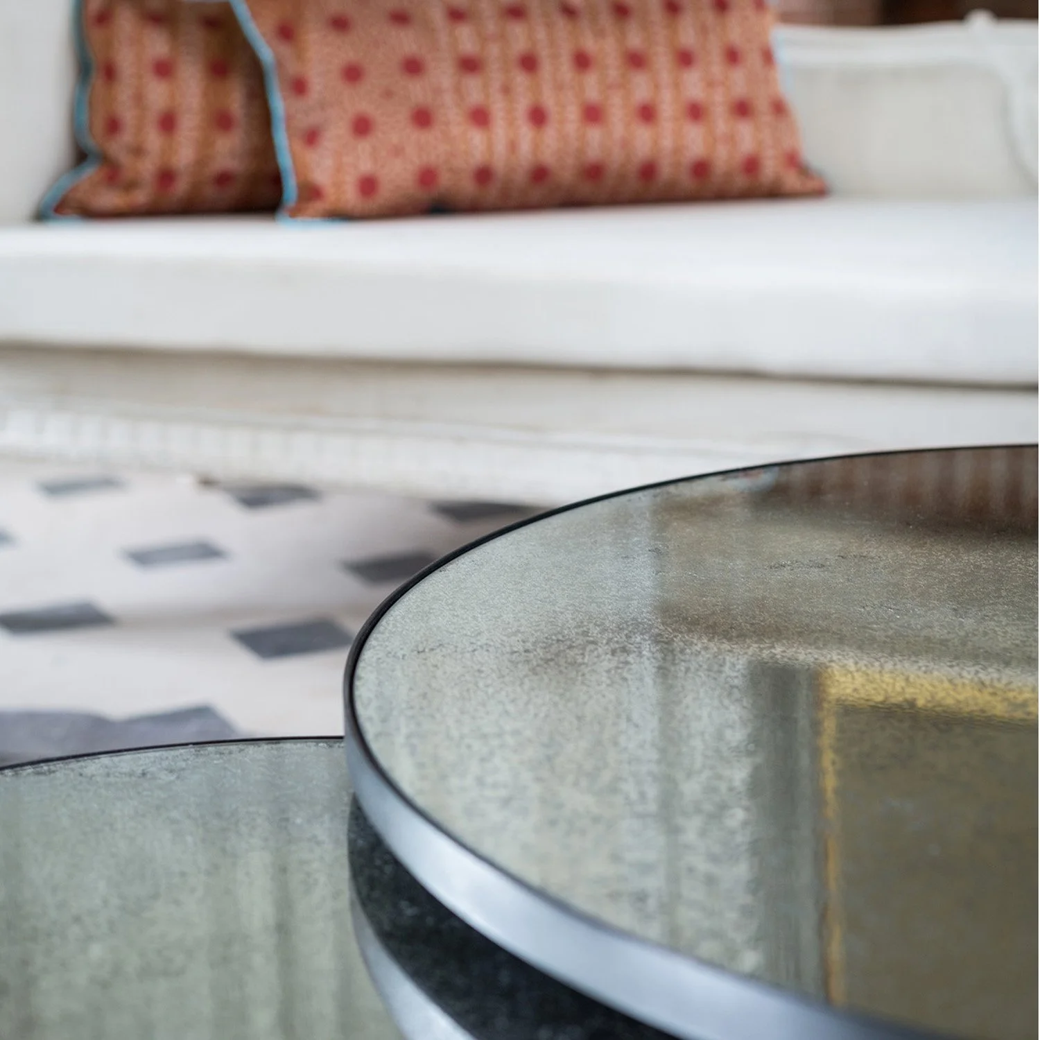 20722 Clear Nesting coffee table set.jpg