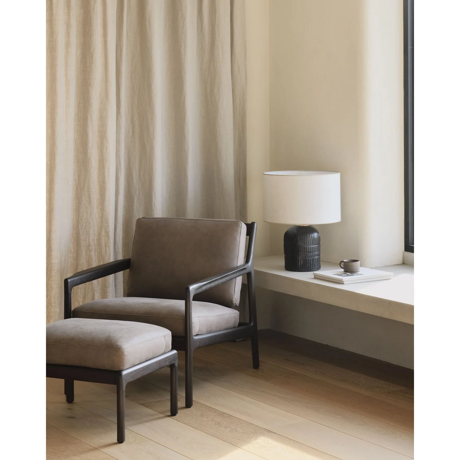 ethnicraft_35104_Jack_lounge_chair_35112_Jack_footstool_WEB.jpg