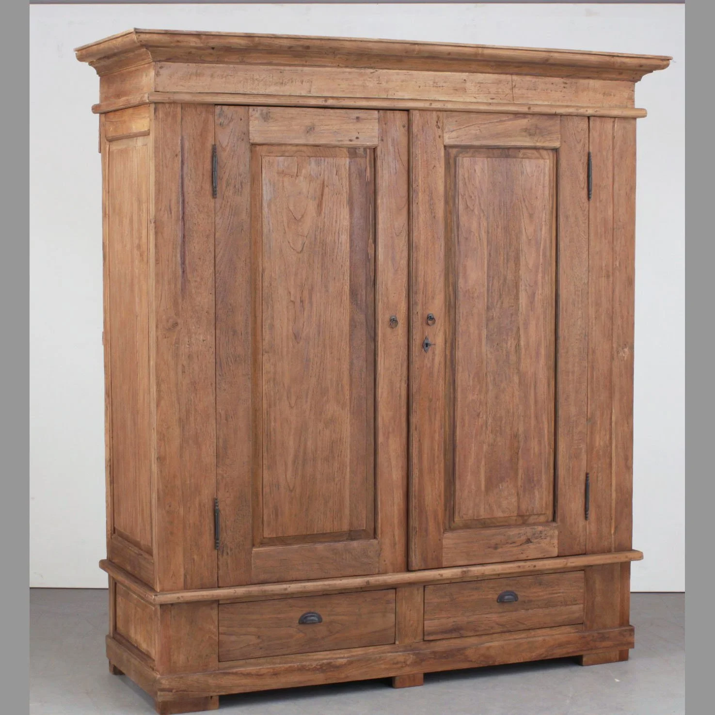 JenE-Erosie_kleiderschrank_riva_erosie_2380_euro.jpg
