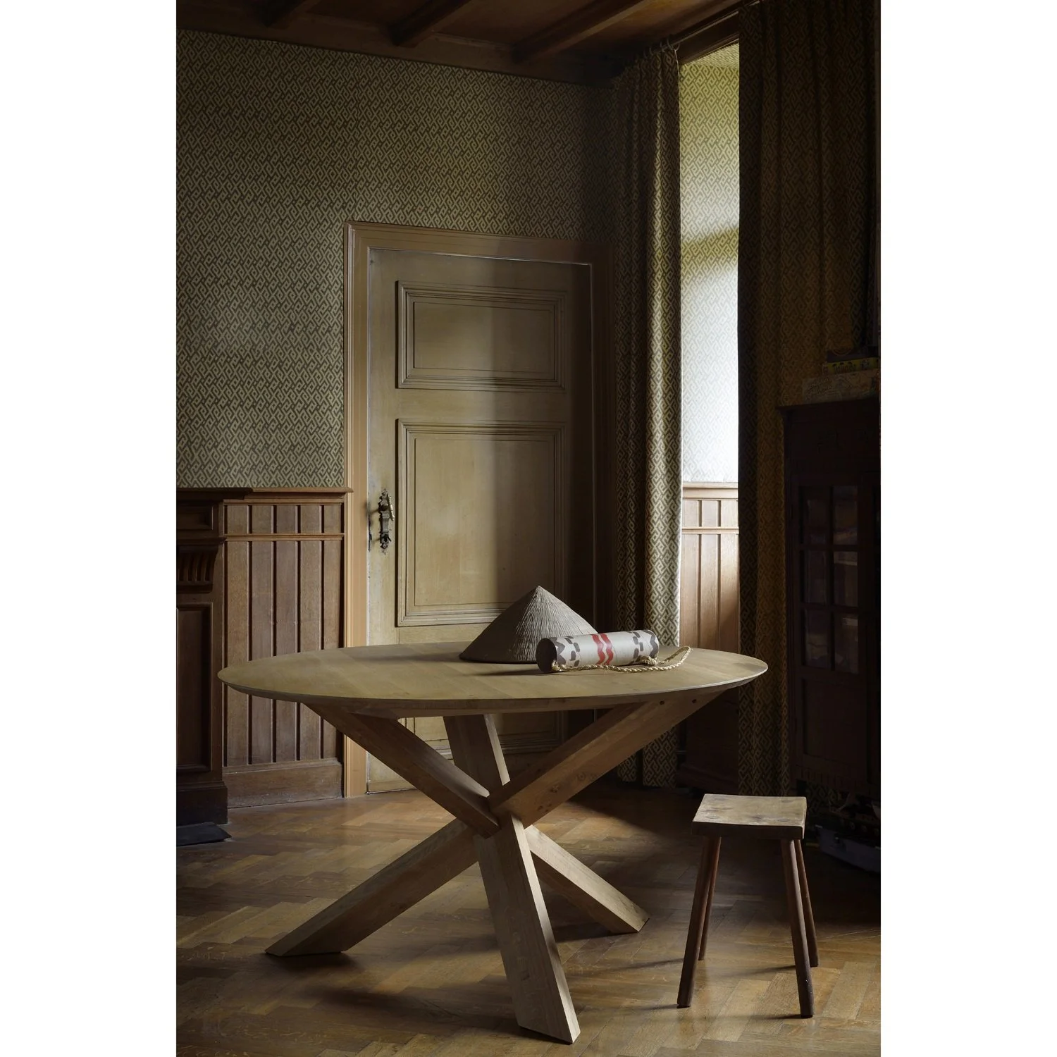 1050165 Oak Circle dining table.jpg