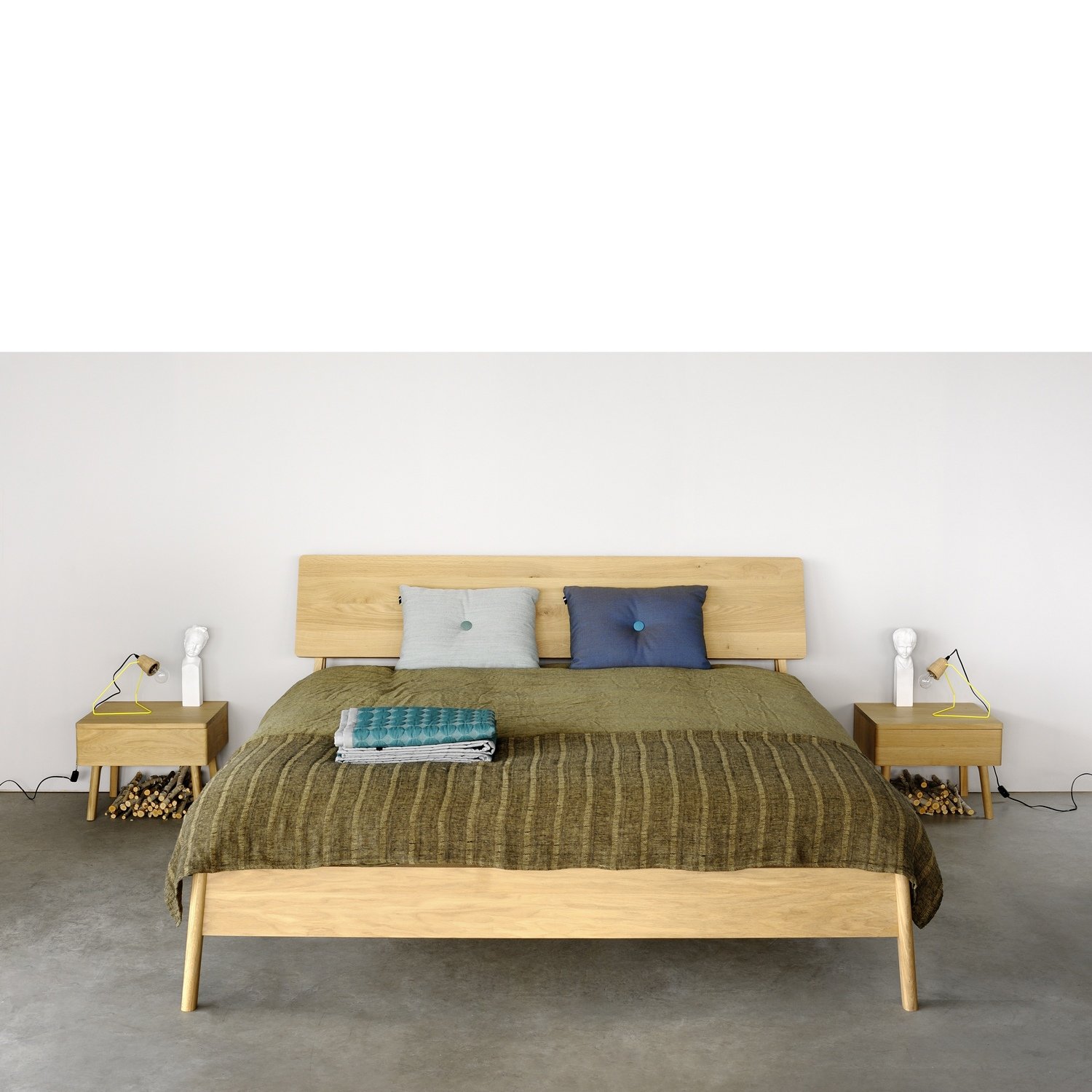51211 Oak Air bedroom.jpg