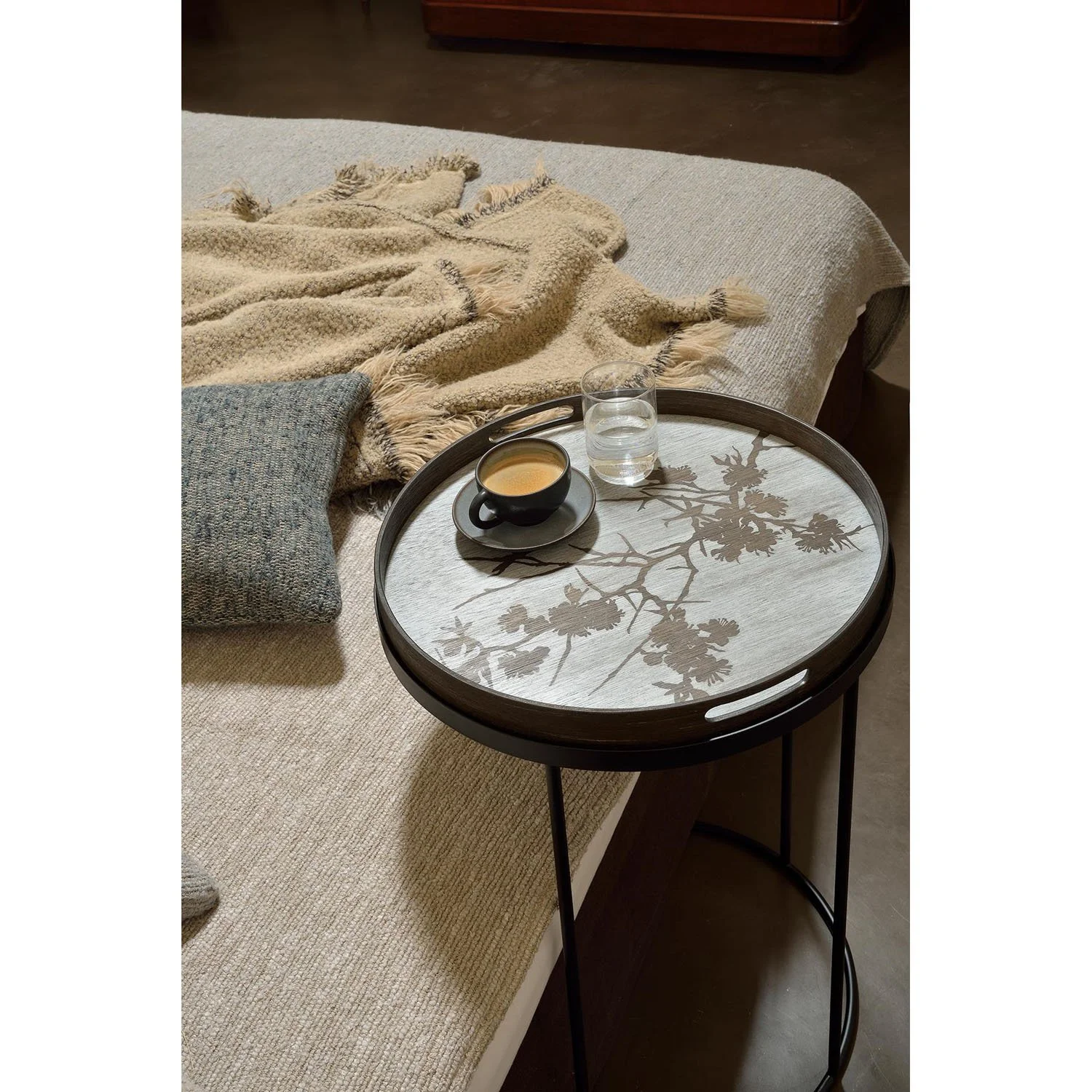 20335_Blossom_wooden_tray_20704_Round_tray_side_table_WEB.jpg