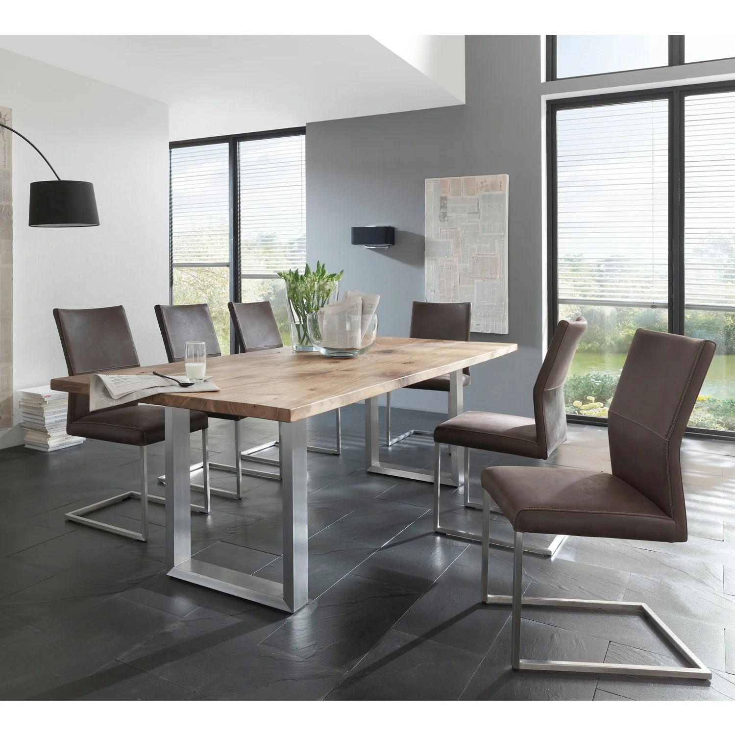Nouvion-Gruppe-129-Tisch-Eiche-D1-Temper-Freischwinger-Stuhl.jpg