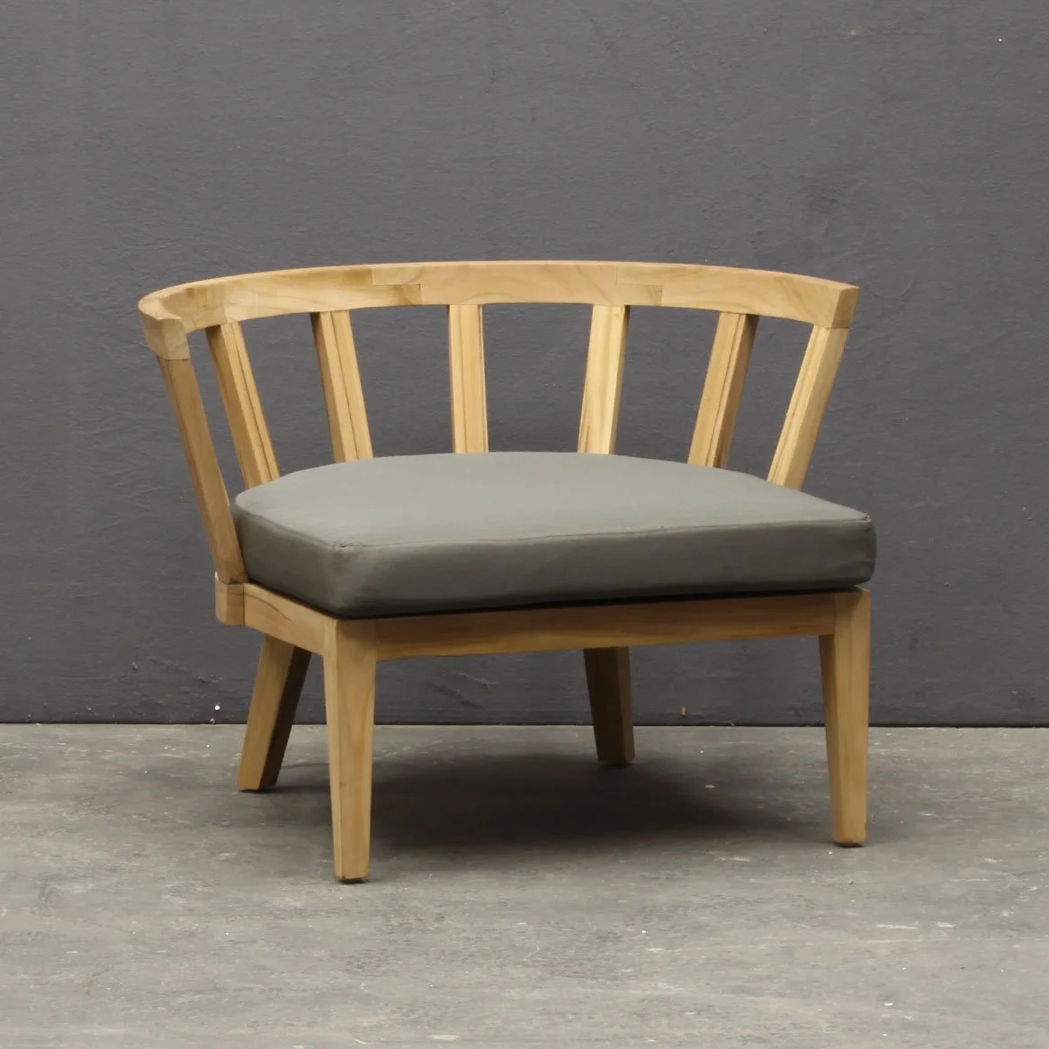 OT-Design_moon-chair-klein-1.jpg