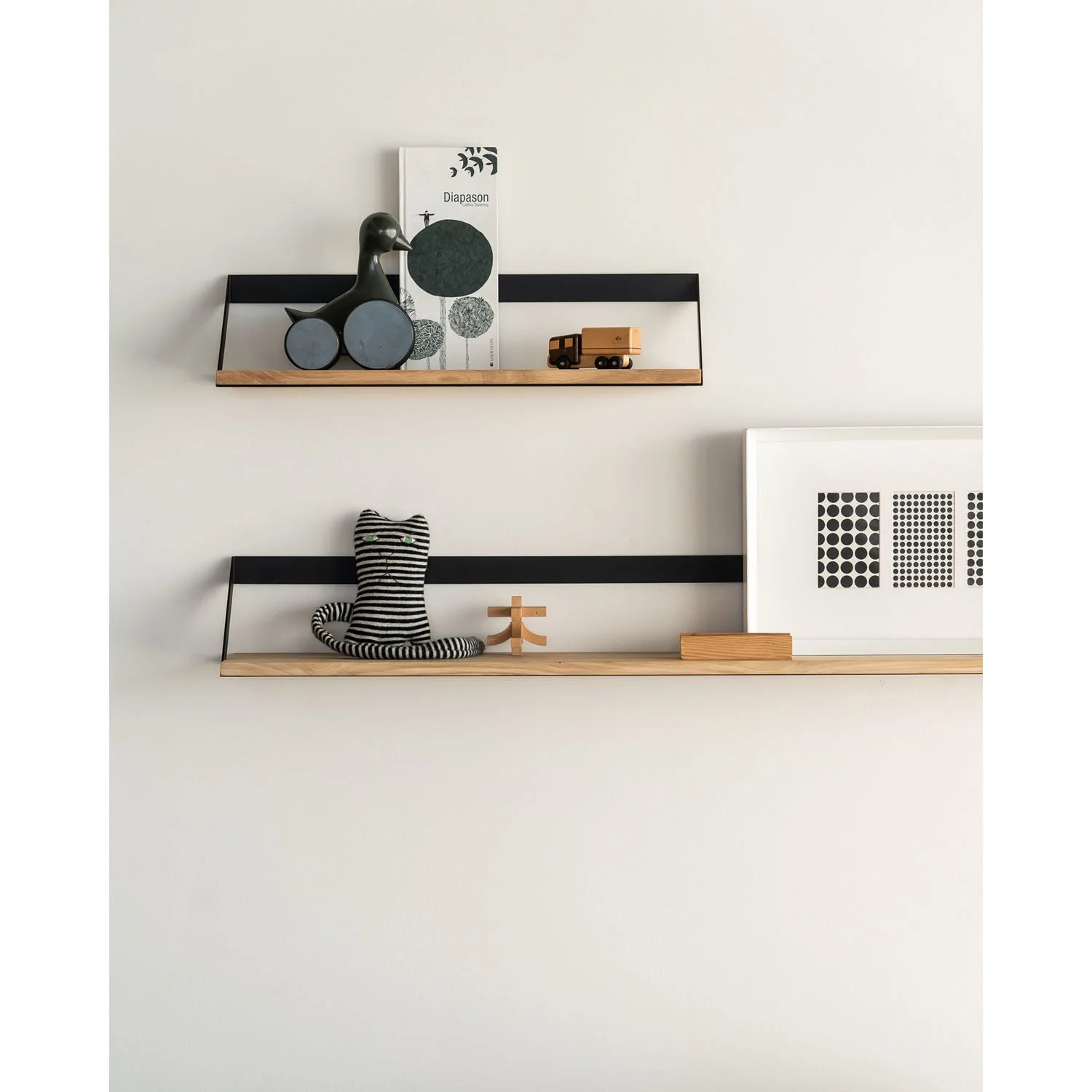 26617_26623_Ribbon_shelf_oak_black_det2_WEB.jpg