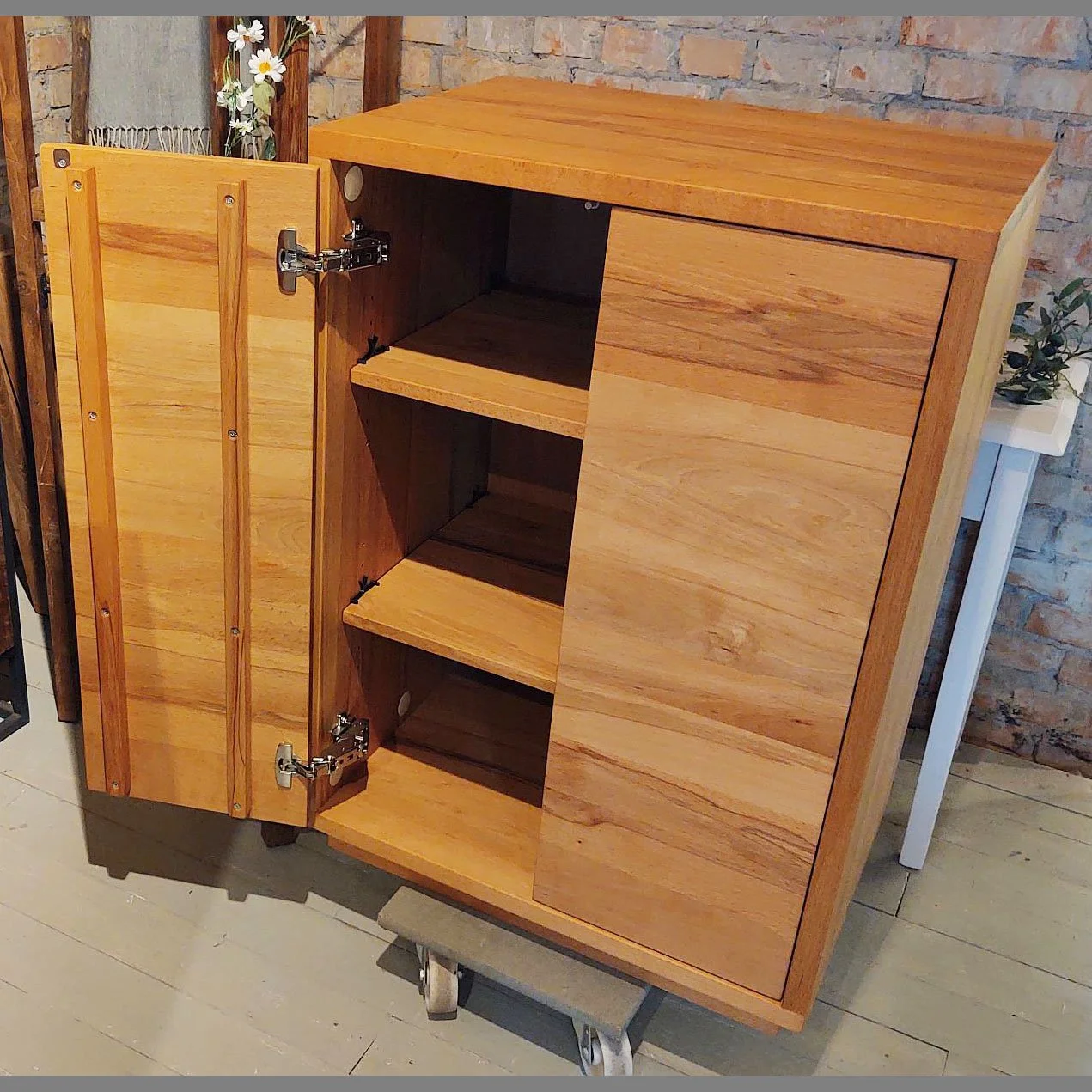 2020-kleiner-Schrank-Buche-01.jpg