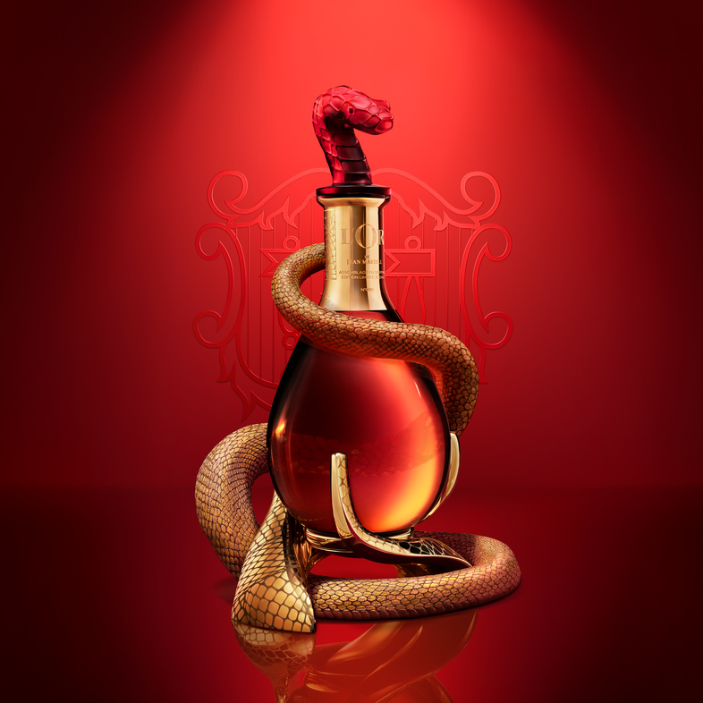 PreviewMedium-MARTELL_LOR_SNAKE_KV_JPG HR_1x1.png