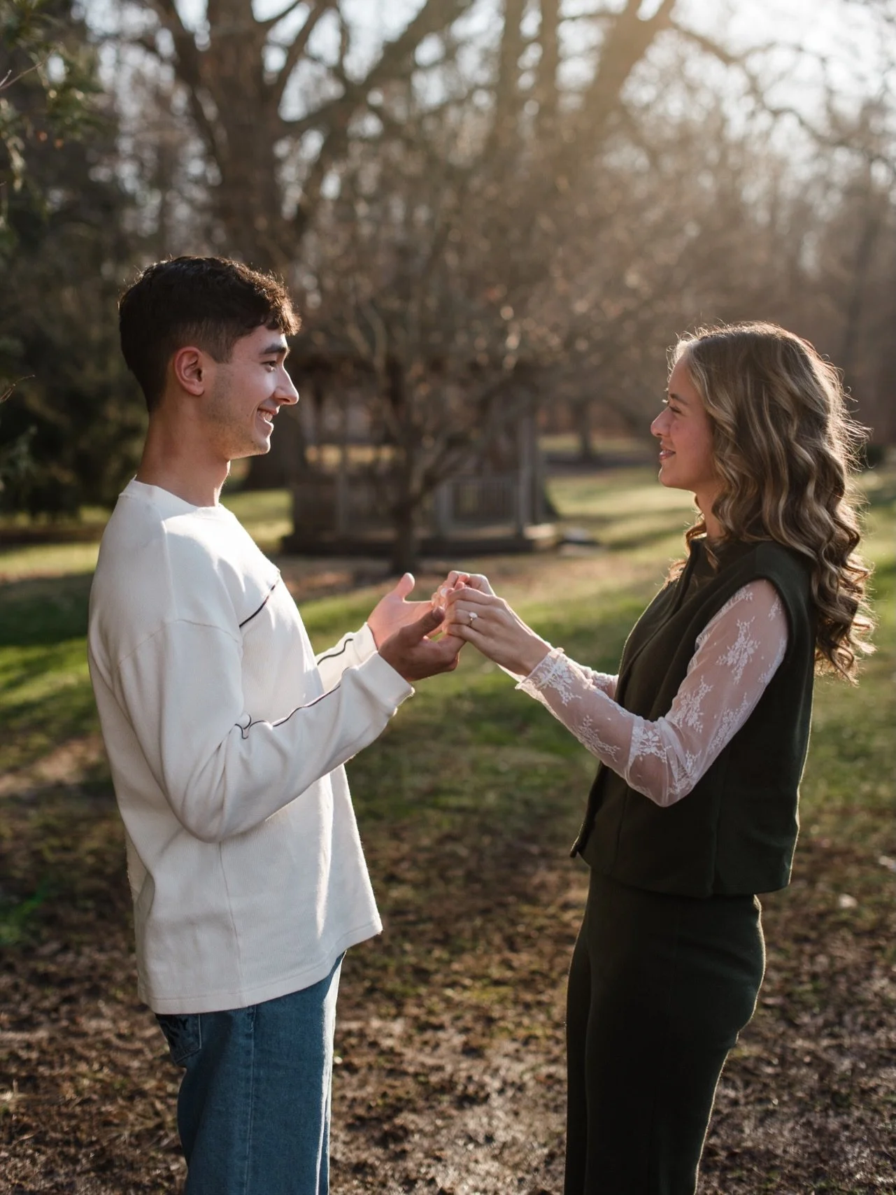 Josh and Jill&rsquo;s engagement session was truly special. Looking at these photos brings a smile to my face because it&rsquo;s so evident how deeply in love they are. We were fortunate to have a surprisingly warm day in December for the session, wh