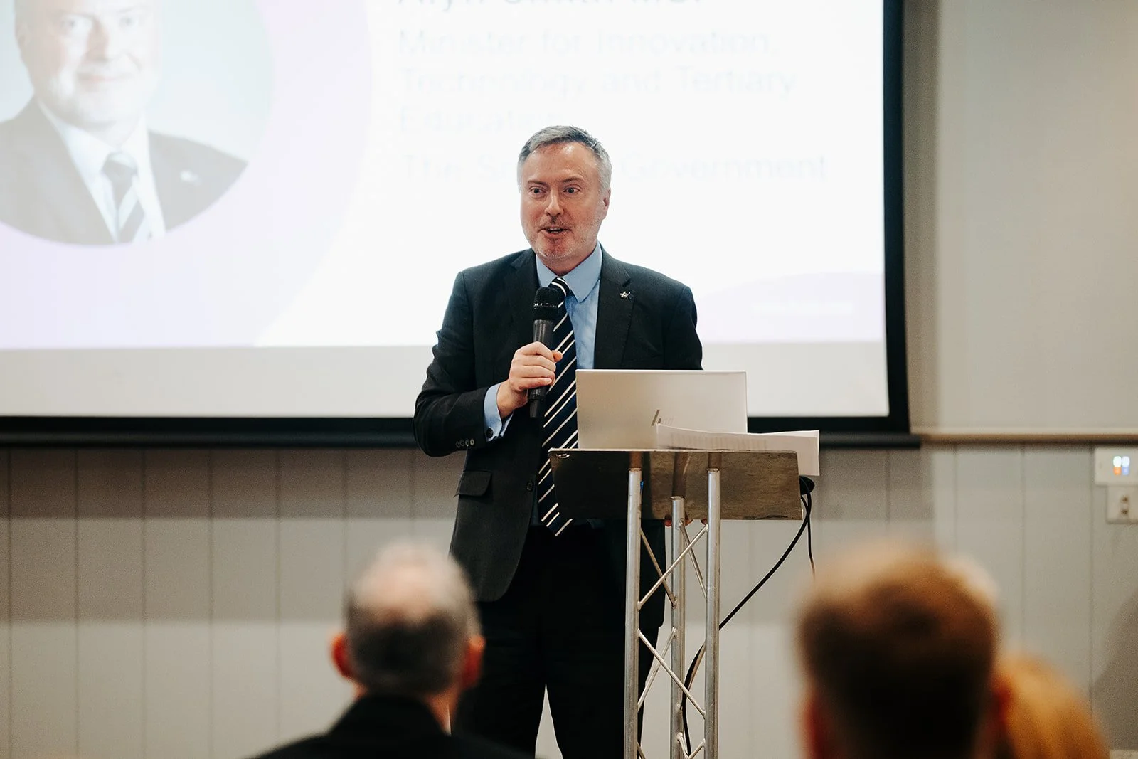 Alyn Smith, MSP, delivering a speech at a podium at the CMO Showcase event for the Scottish BioBased Manufacturing Launchpad programme in Glasgow on 7 October
