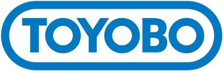 Logotipo azul con letras blancas que dice 'TOYOBO' dentro de un borde ovalado