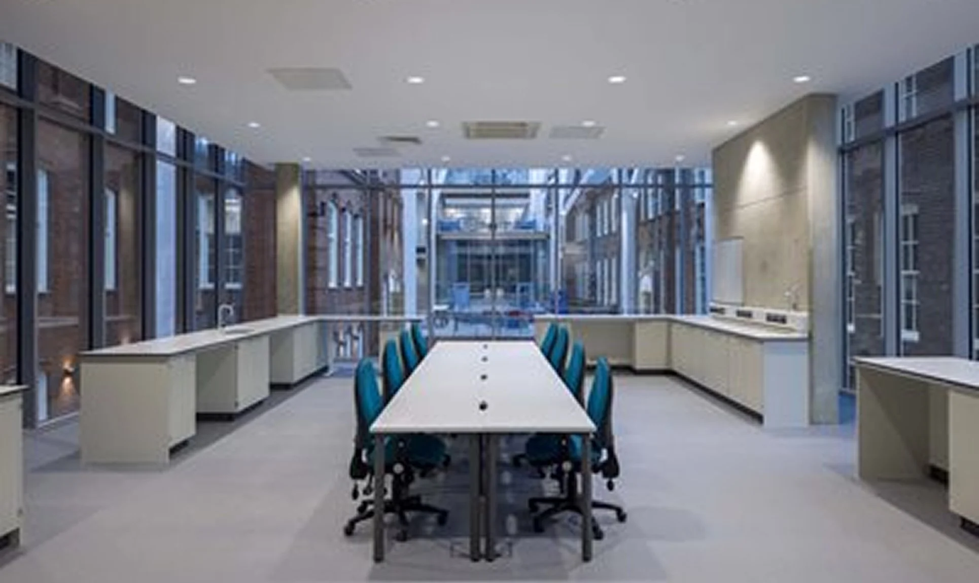 altro-adhesive-free-slider-1.jpg