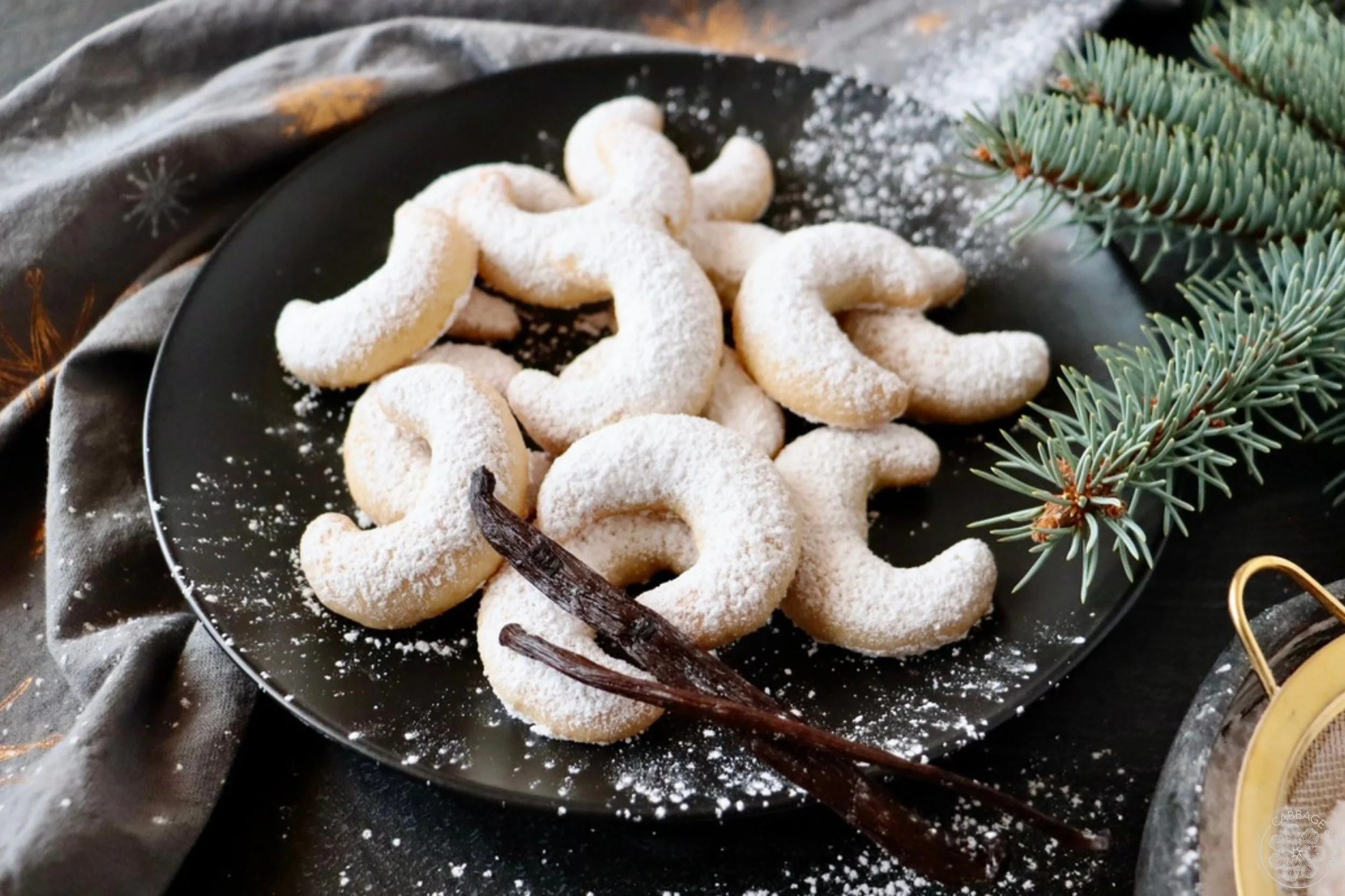 VANILLEKIPFERL – GERMAN VANILLA ALMOND CRESCENT COOKIES