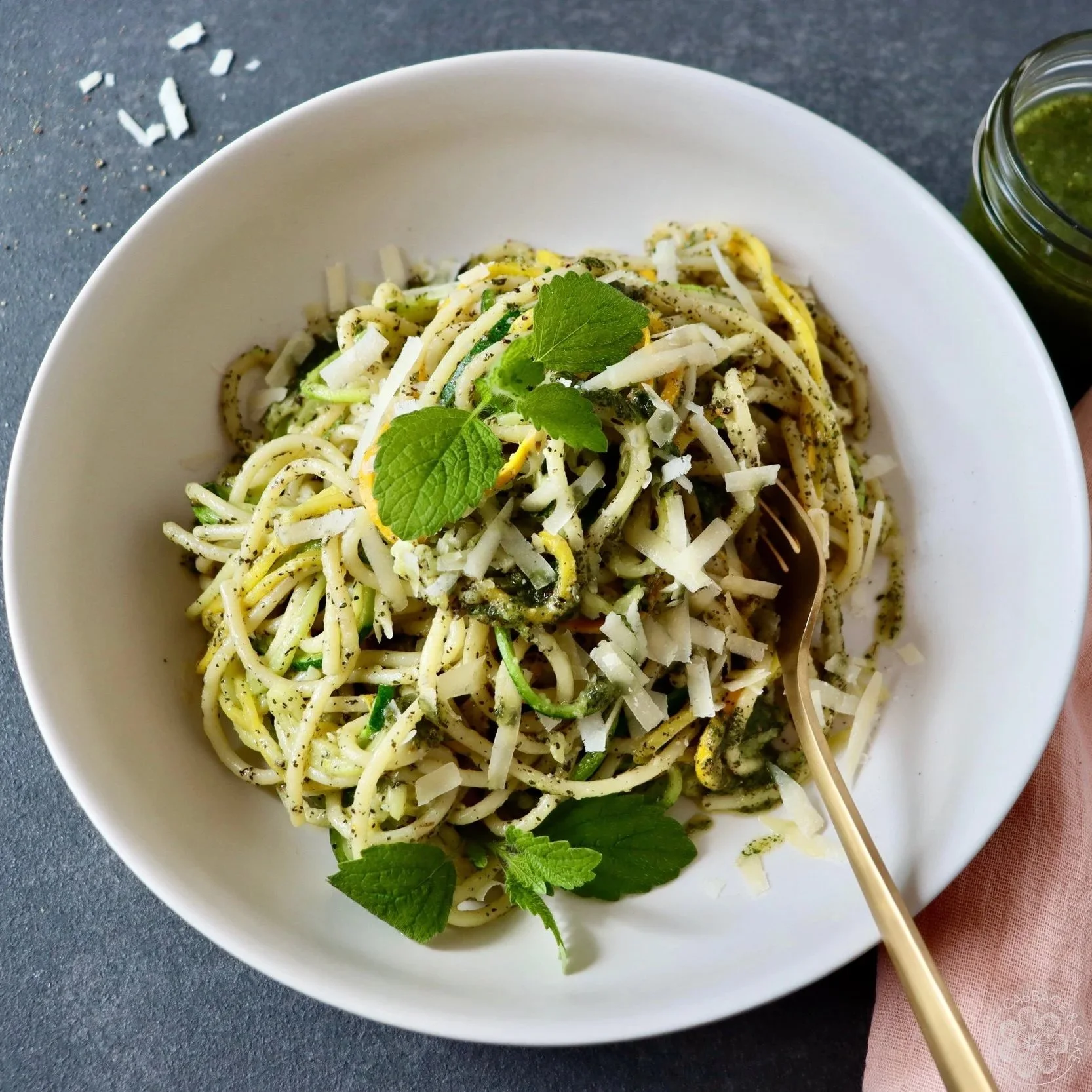 SPAGHETTI WITH LEMON BALM AND ZUCCHINI RECIPE
