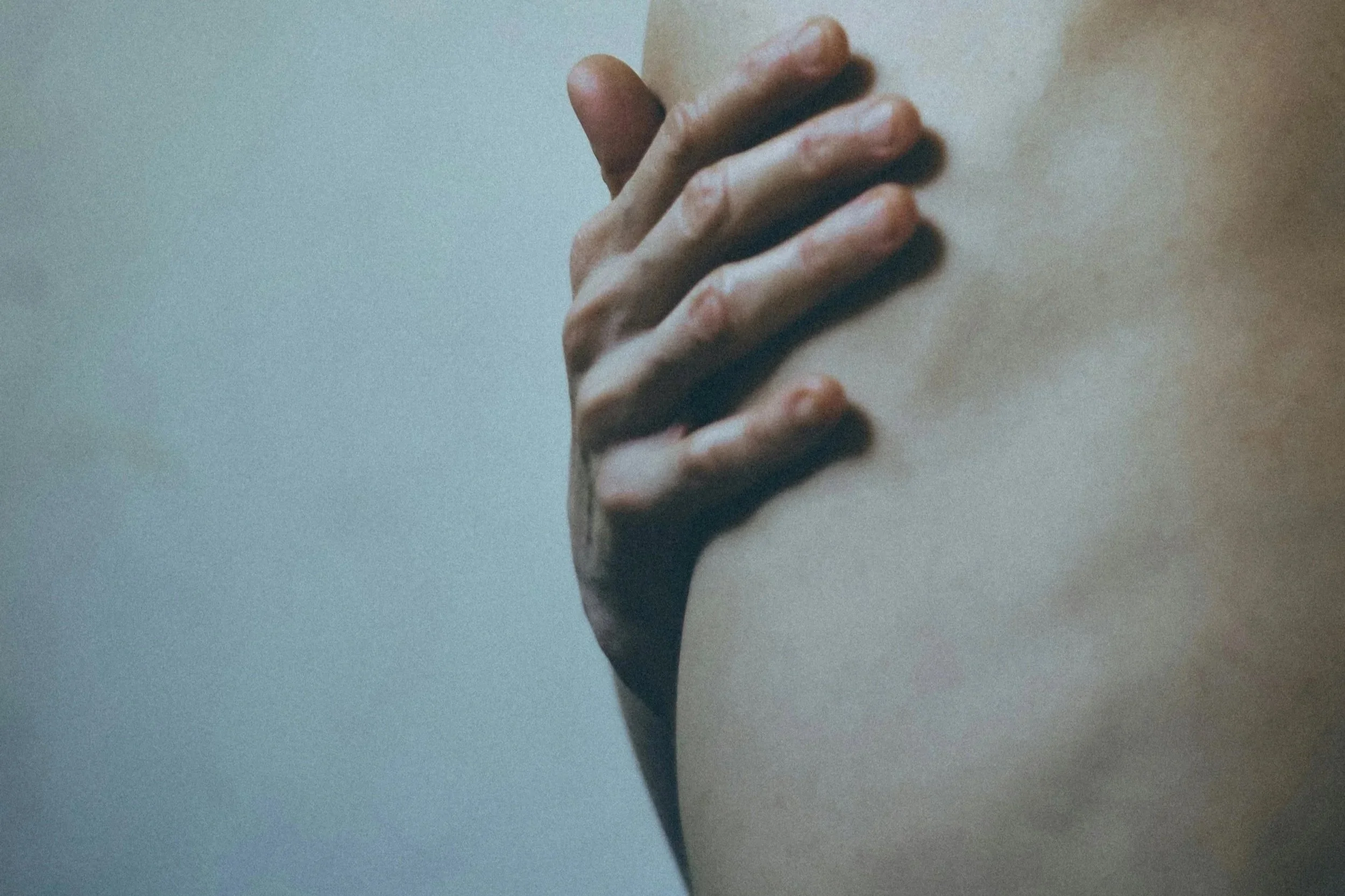 Comment comprendre le traumatisme après des violences sexuelles — et commencer à se reconstruire