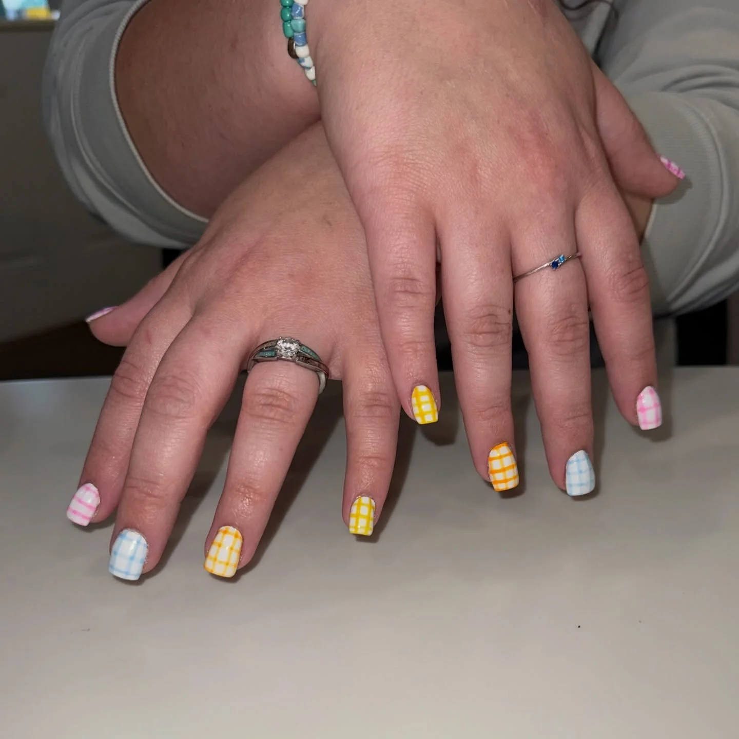 Gingham nails &amp; a brow wax, with a side of tint 😍

🚨 new clients 🚨 book now &amp; receive 25% off your service throughout the month of April!!