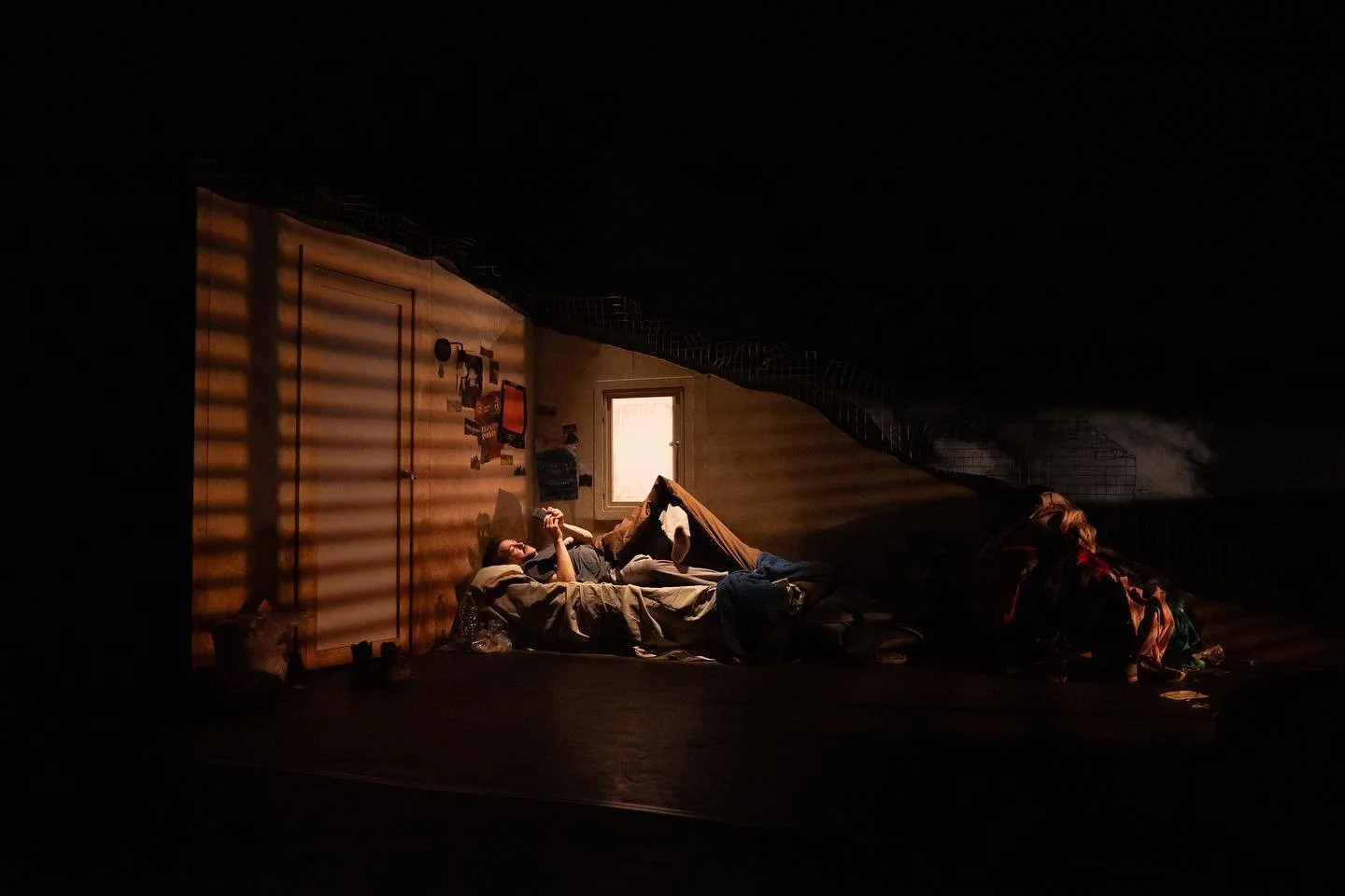 Sunny Side, created by Northern Rascals, Sam Ford and Anna Holmes.
@northernrascals 

Picture by Elly Welford @ellywelphotography 

Dancer: Soul Roberts
@soulroberts1 

Set design: Caitlin Mawhinney