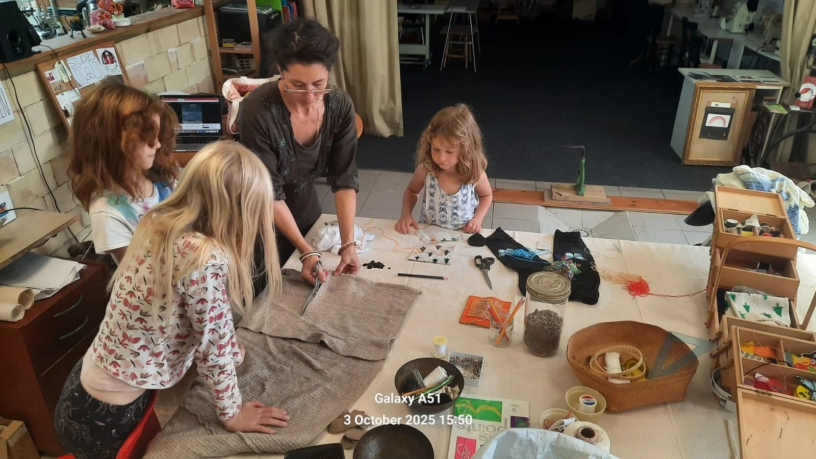 COURS DE COUTURE À LA MAIN POUR ENFANTS