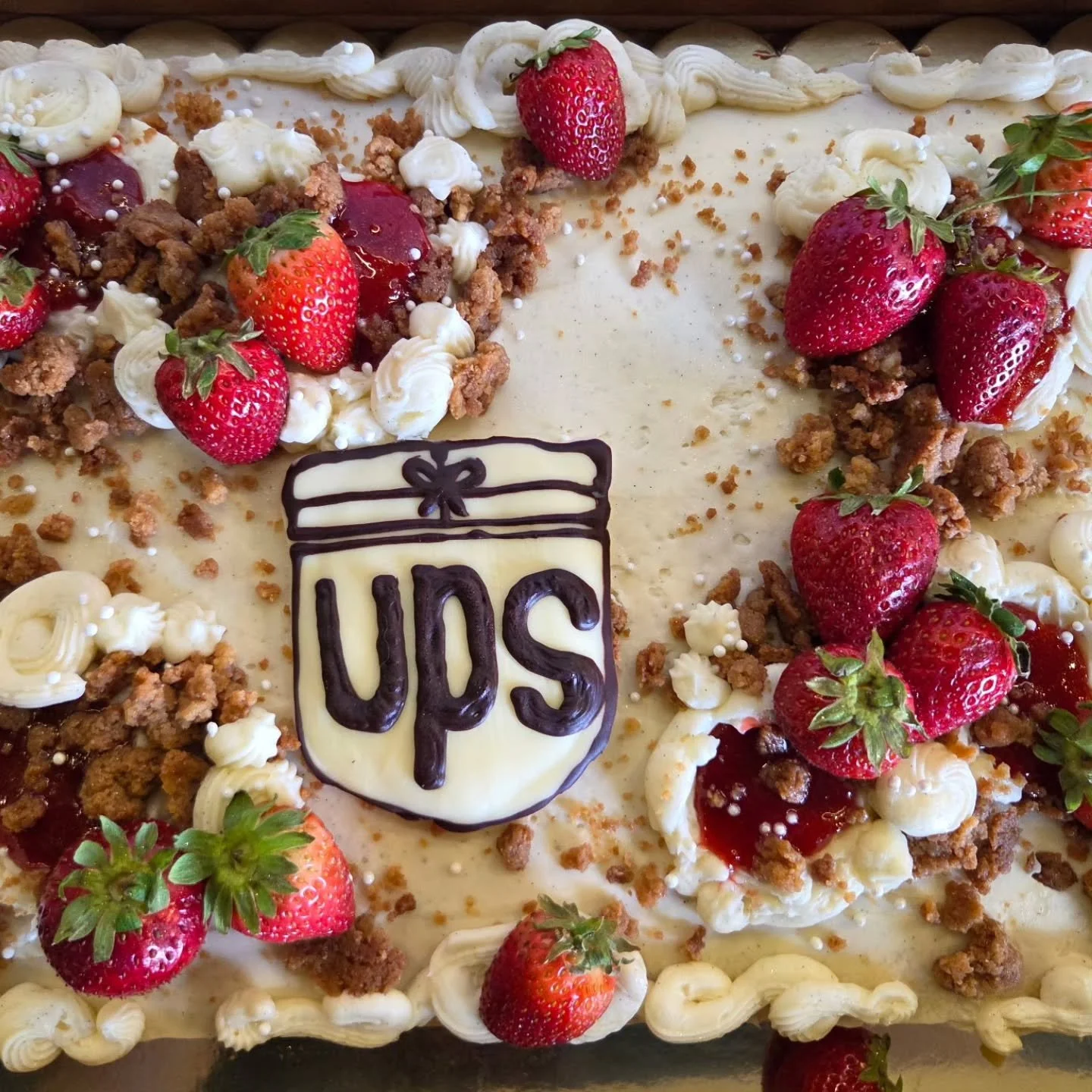 celebrating founder's day with UPS 2 years in a row! 💛

being able to create these cakes was a full circle moment. I loved reimagining the designs and flavors from 118 to 119 years!

118 years- vanilla marble cake with dark chocolate raspberry filli