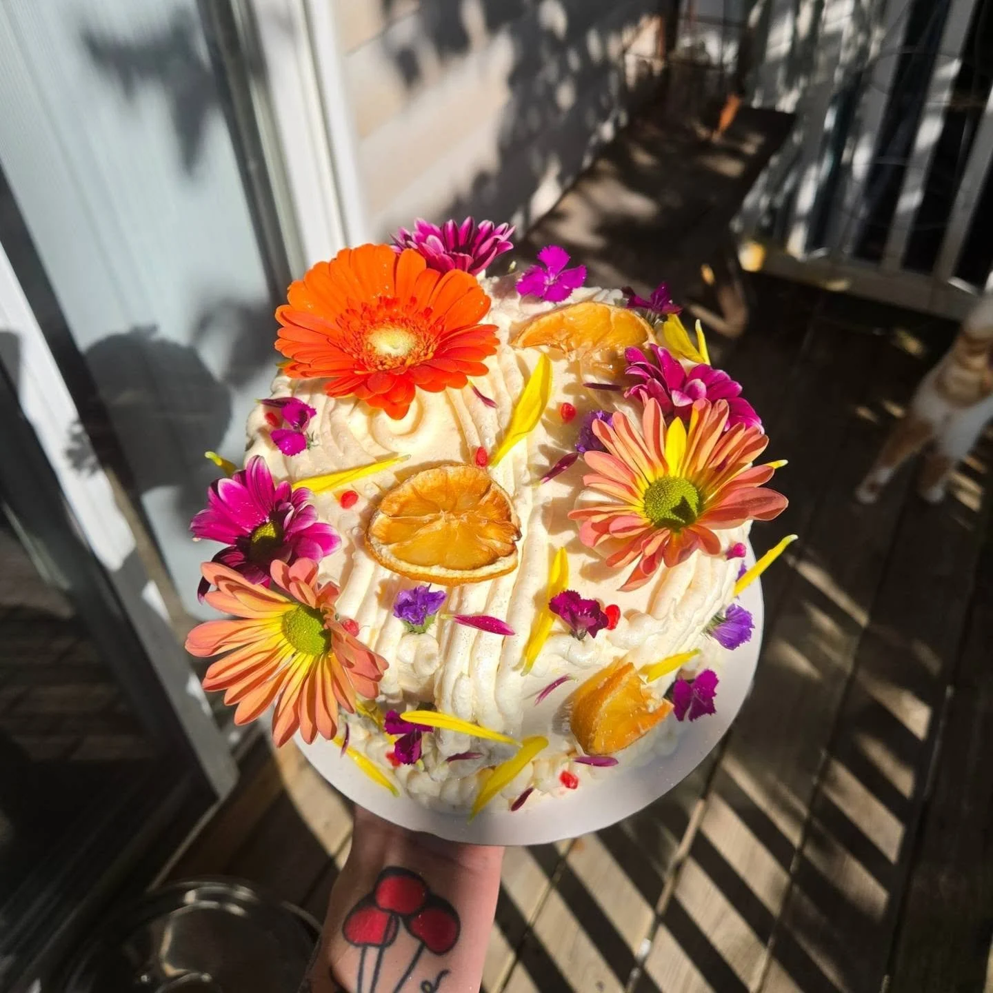 ✨️ BAKES FROM THIS WEEK ✨️

#microbakery #cakedecorating #fyp #flowers #sweettreats 

a beautiful floral themed cake 🌸🏵💐

#fyp #flowers #cakedecorating #cake #bakery 

🏵 vanilla cake
💐 raspberry jam filling
🌸 lemon buttercream

#lemon #raspberr