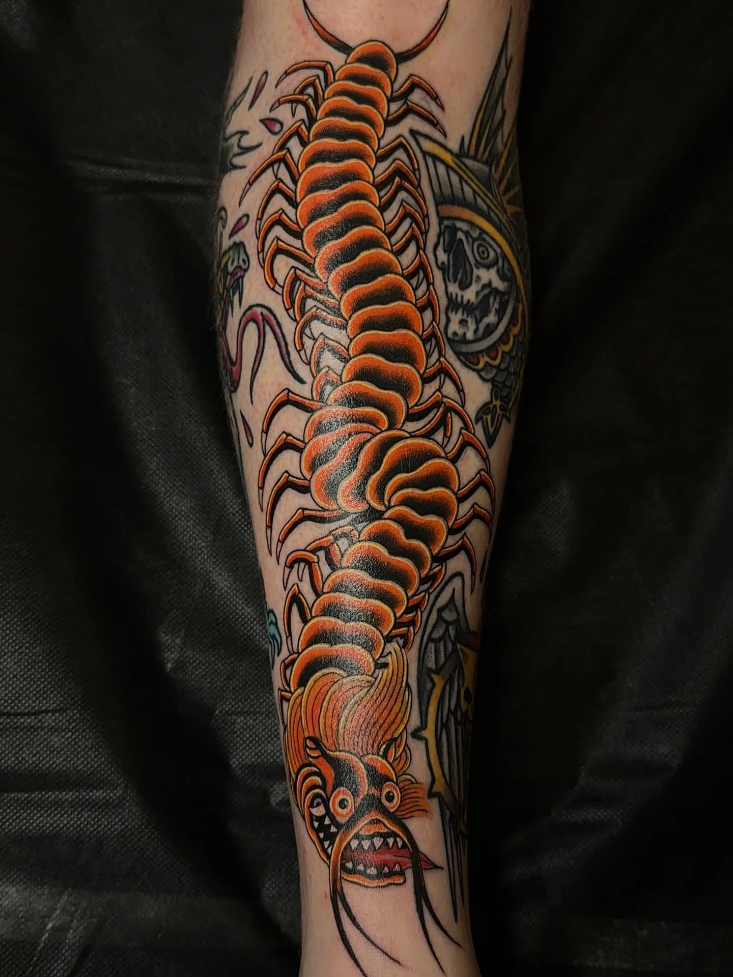 Gap filler Omukade 🖤
@79tattoo__ 
#japanesetattoo #irezumi 
#tattoo #ink #dmvtattooartist
