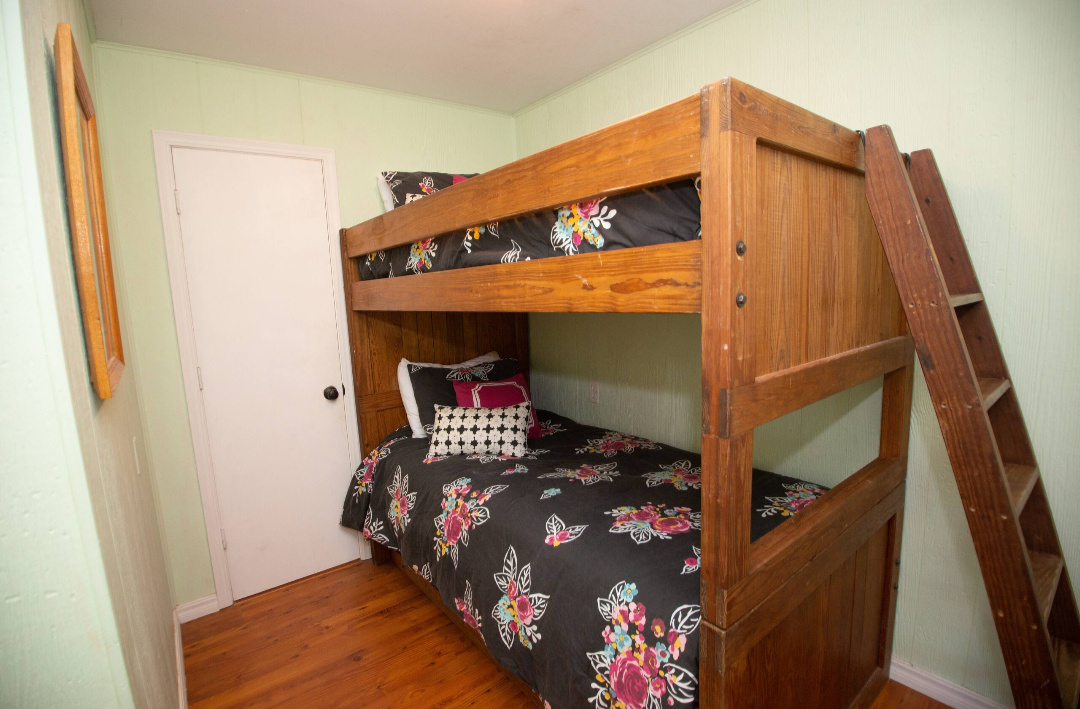 SOLO — Shared Bunk Room