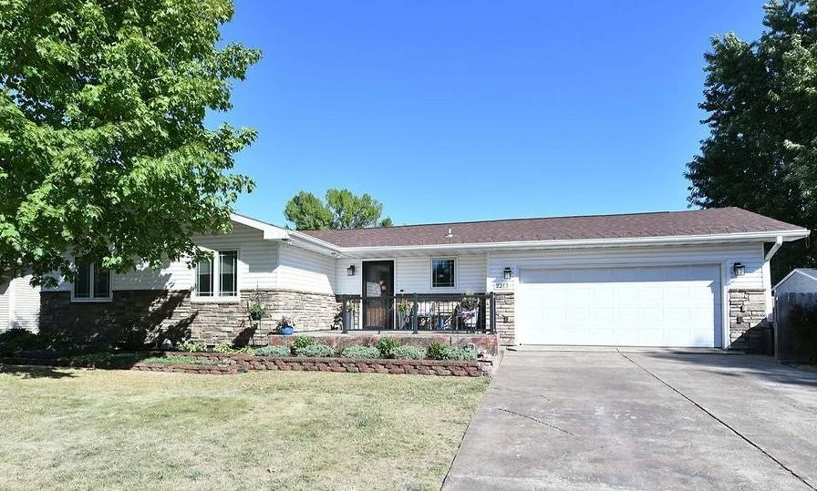 2213Fargo_Exterior_TaraFontaineRealtor.jpeg