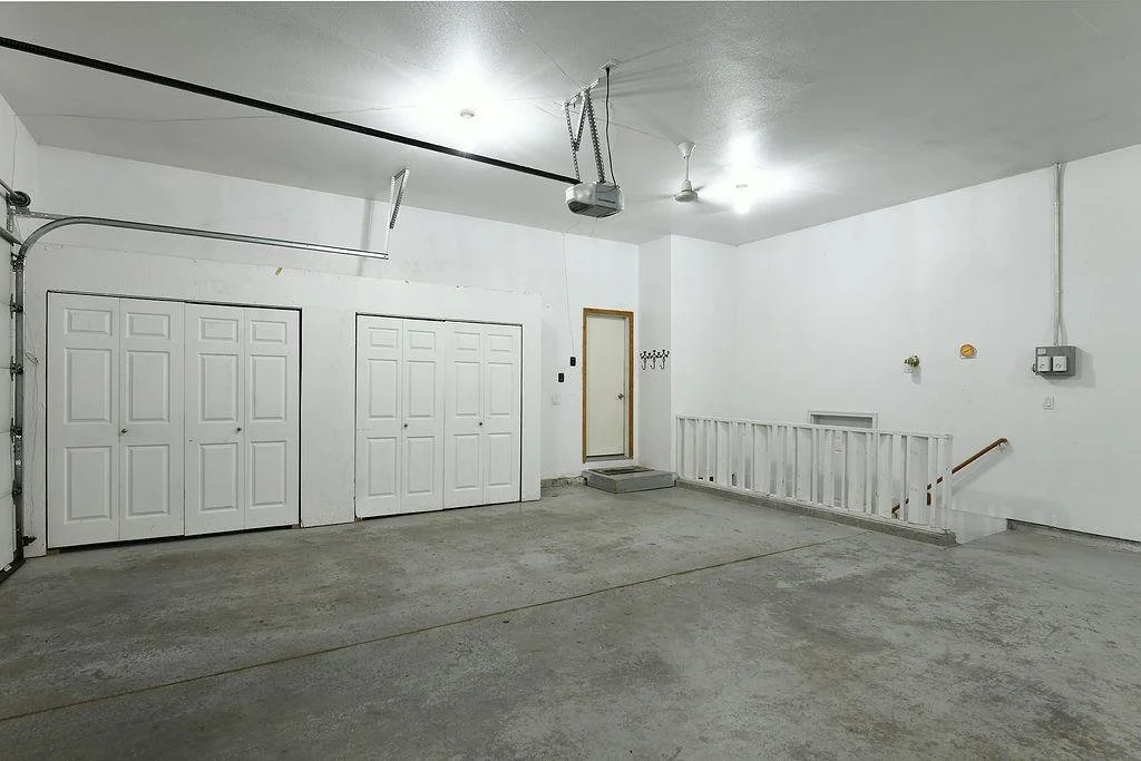 8018 Aquarius Drive GarageTaraFontaineRealtor.jpeg