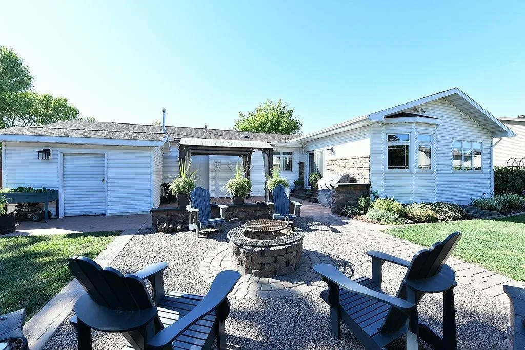 2213Fargo_Backyard_TaraFontaineRealtor.jpeg