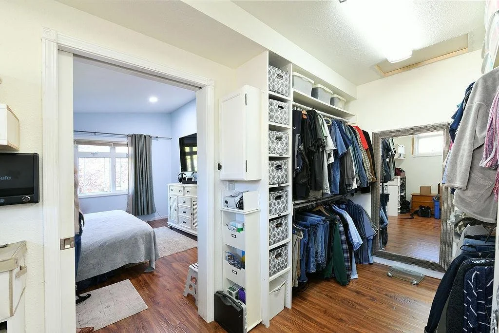 2213Fargo_Closet_TaraFontaineRealtor.jpeg