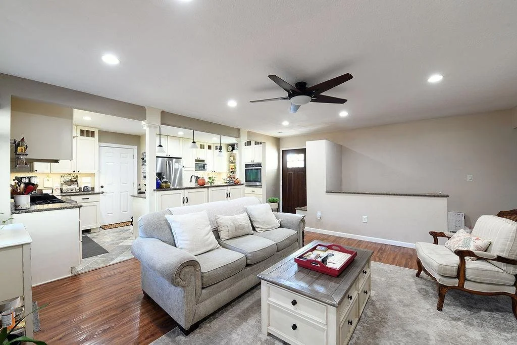 2213Fargo_Living_TaraFontaineRealtor.jpeg