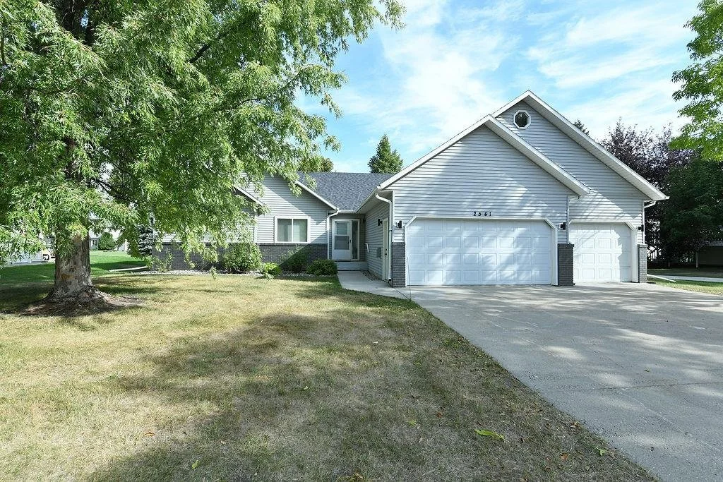 2541 S 26 Fargo Exterior TaraFontaineRealtor.jpeg