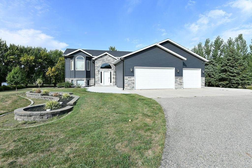 8018 Aquarius Drive, Fargo, ND