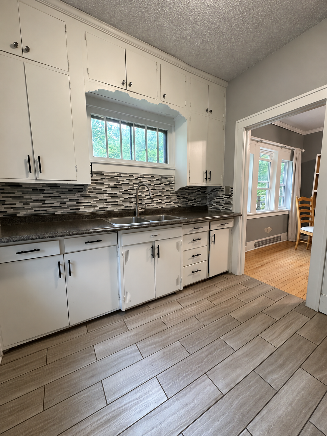 1034University Fargo KitchenTaraFontaineRealtor.png