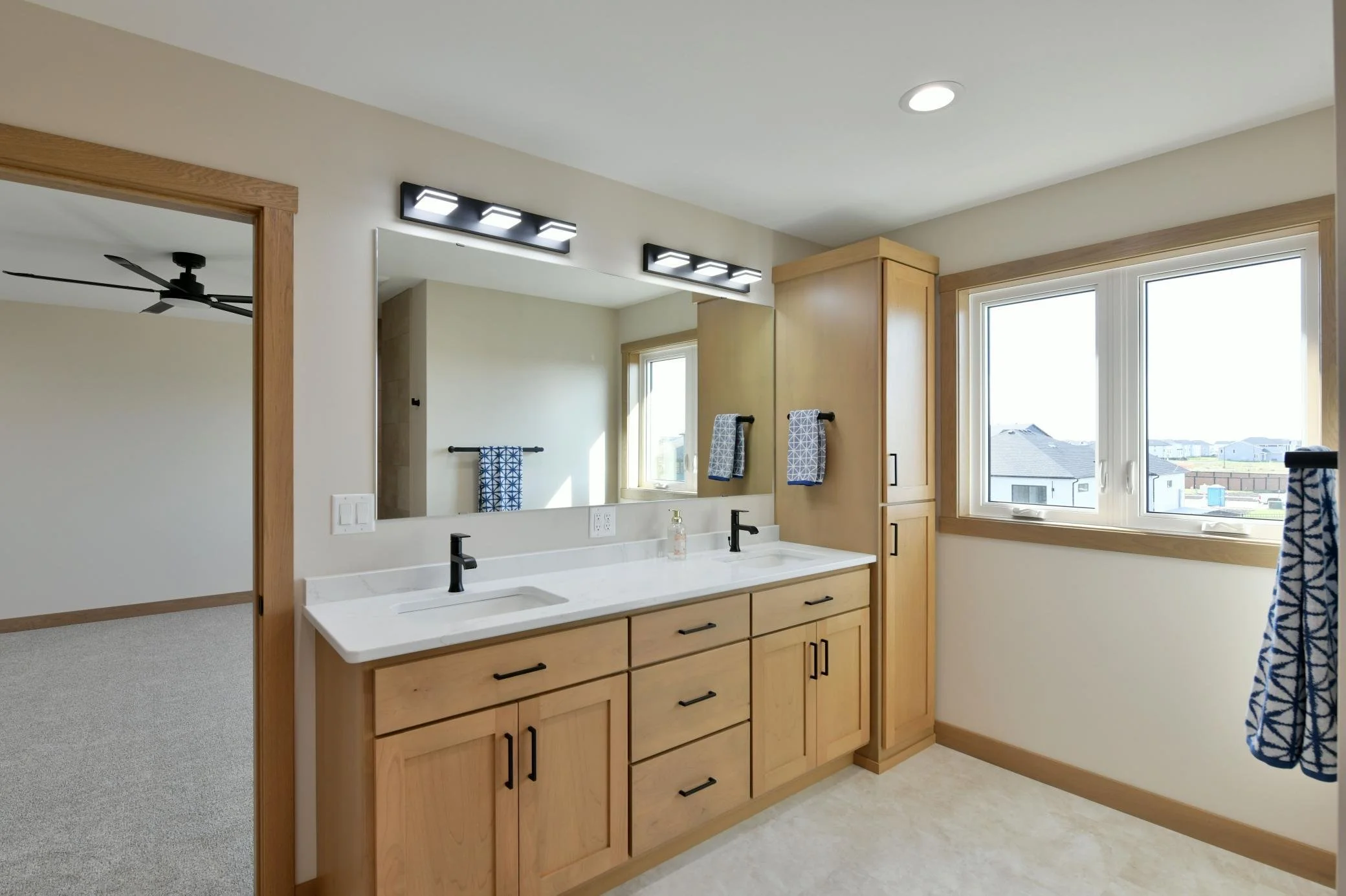 3154ArcherPl Bathroom03 TaraFontaineRealtor.jpg