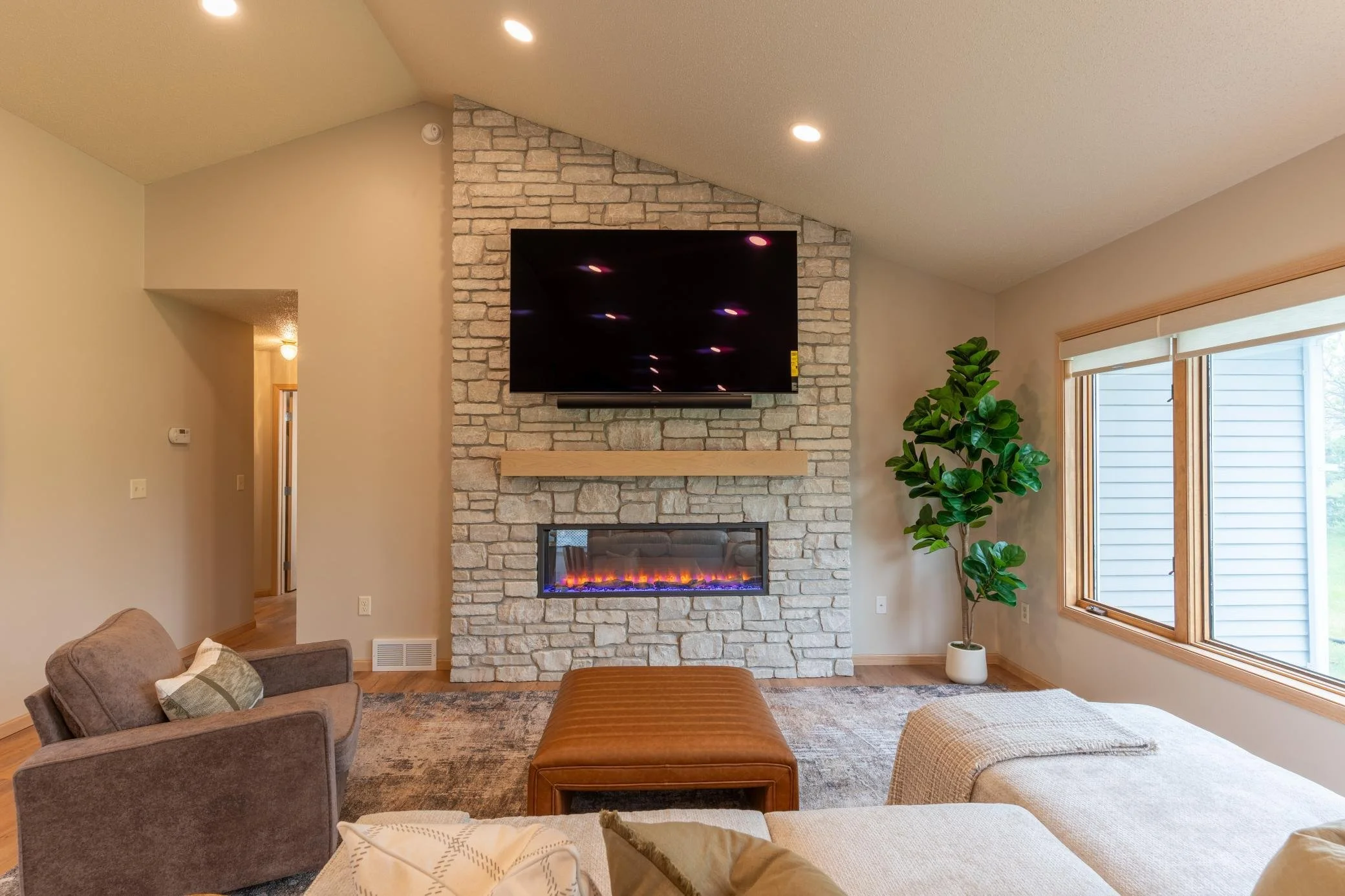 2541 S 26 Fargo LivingRoom TaraFontaineRealtor.jpg