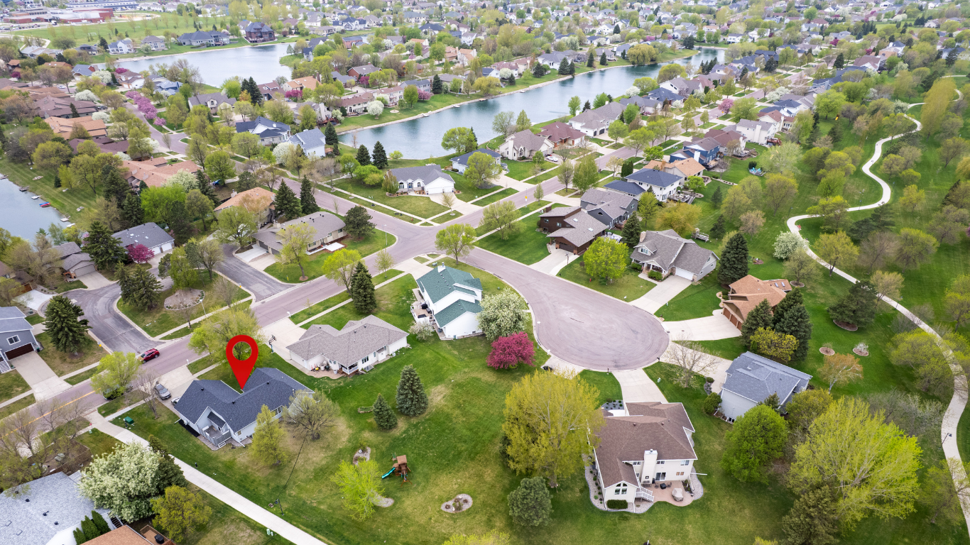 2541 S 26 Fargo Yard01 TaraFontaineRealtor.png