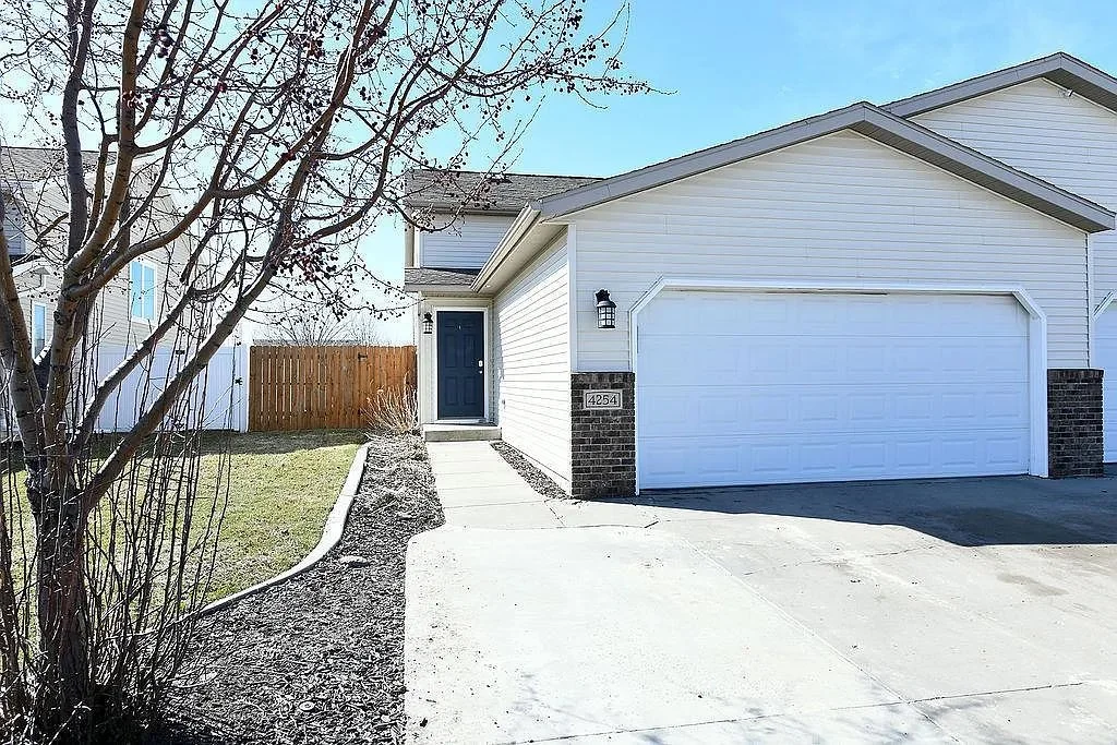 4254 39 1/2 Ave S, Fargo, ND 58104