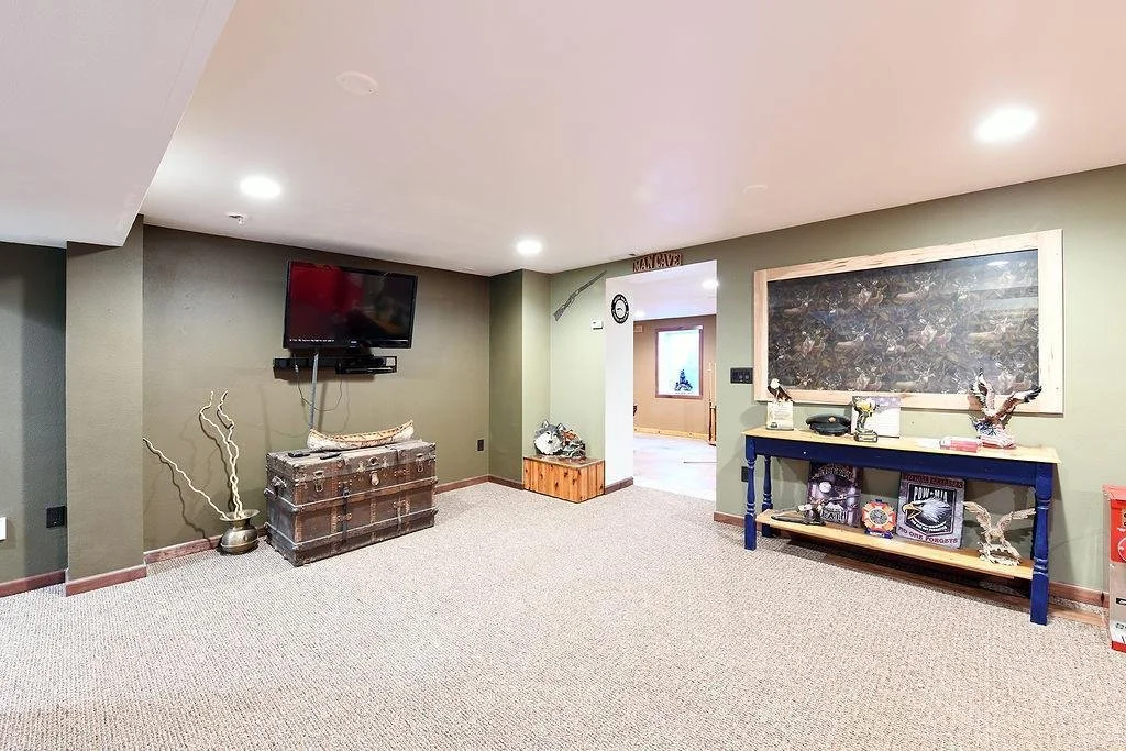 2213Fargo_Basement_TaraFontaineRealtor.jpeg
