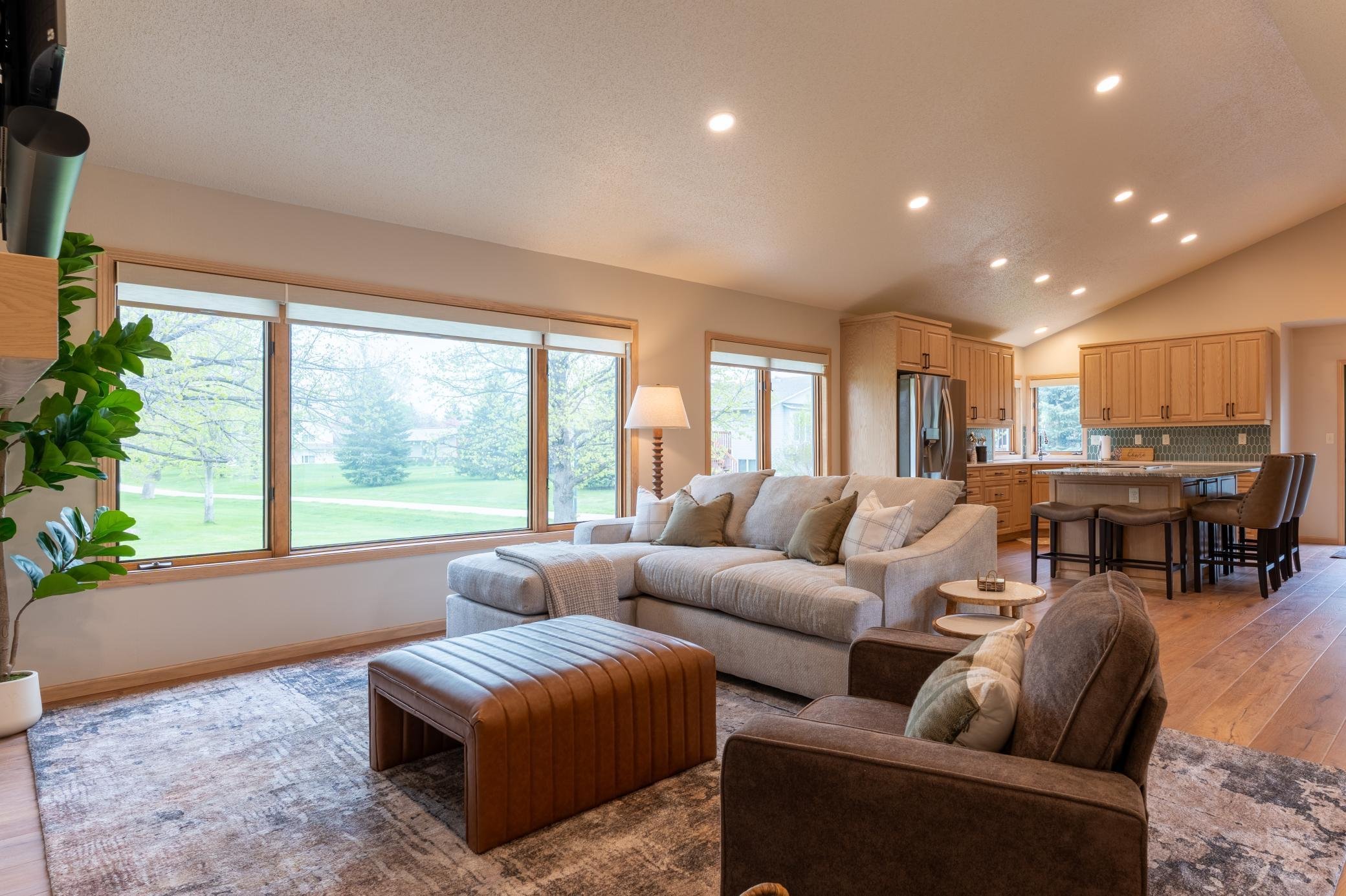 2541 S 26 Fargo Livingroom01 TaraFontaineRealtor.jpg