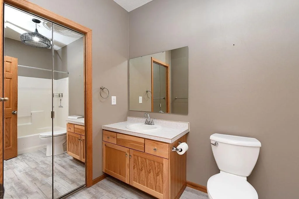 8018 Aquarius Drive Bath02TaraFontaineRealtor.jpeg