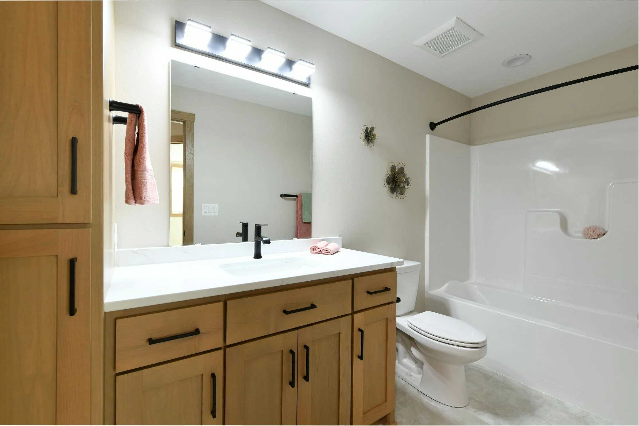 3154ArcherPl Bathroom01 TaraFontaineRealtor.jpg