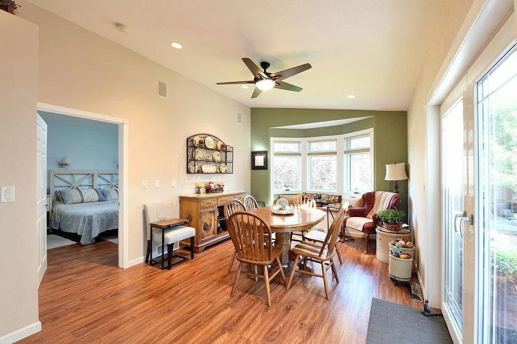 2213Fargo_Dining_TaraFontaineRealtor.jpeg