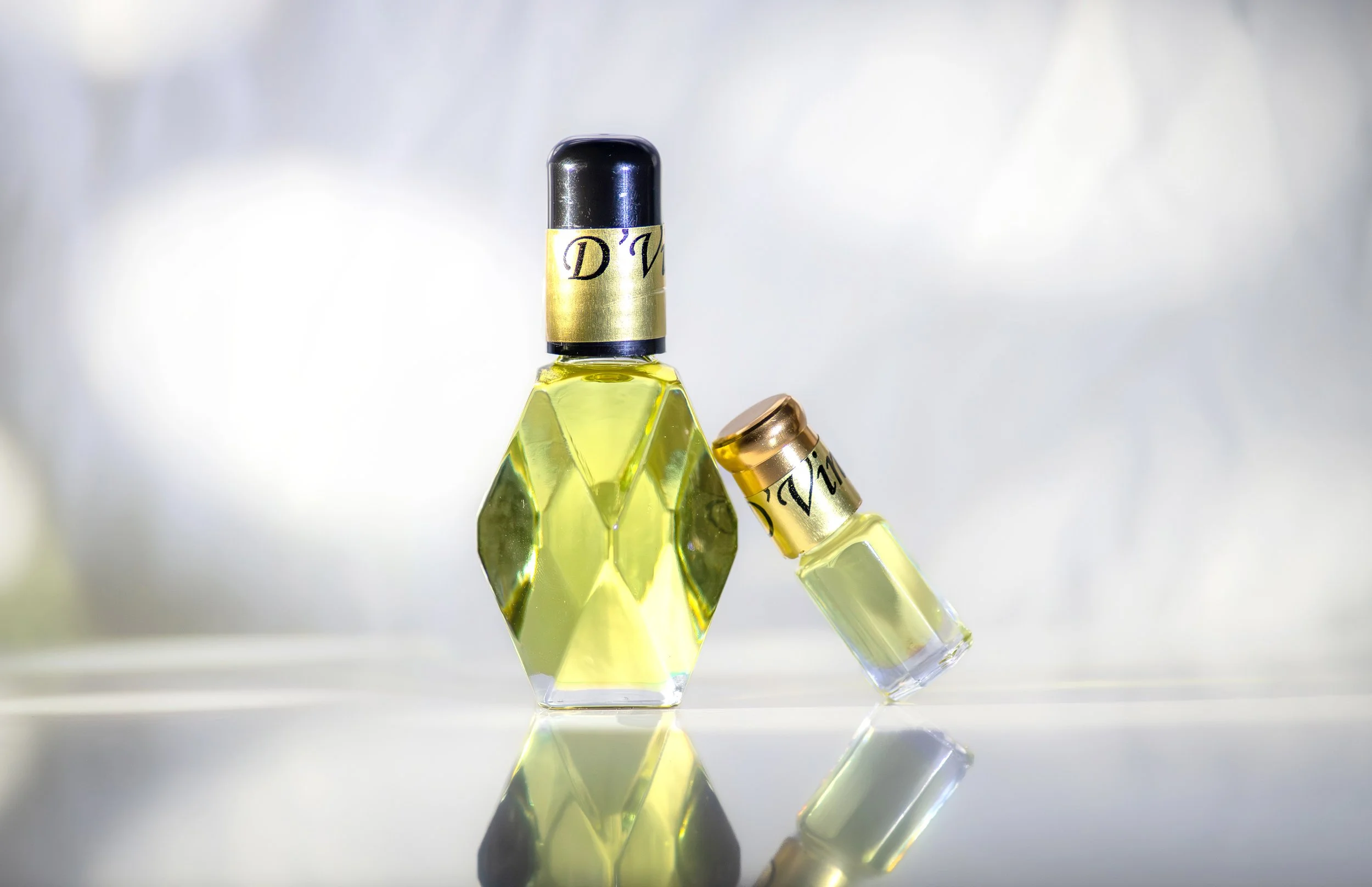 D'Vinity by D. Olivia - 1 oz Glamour bottle with purse-size refillable