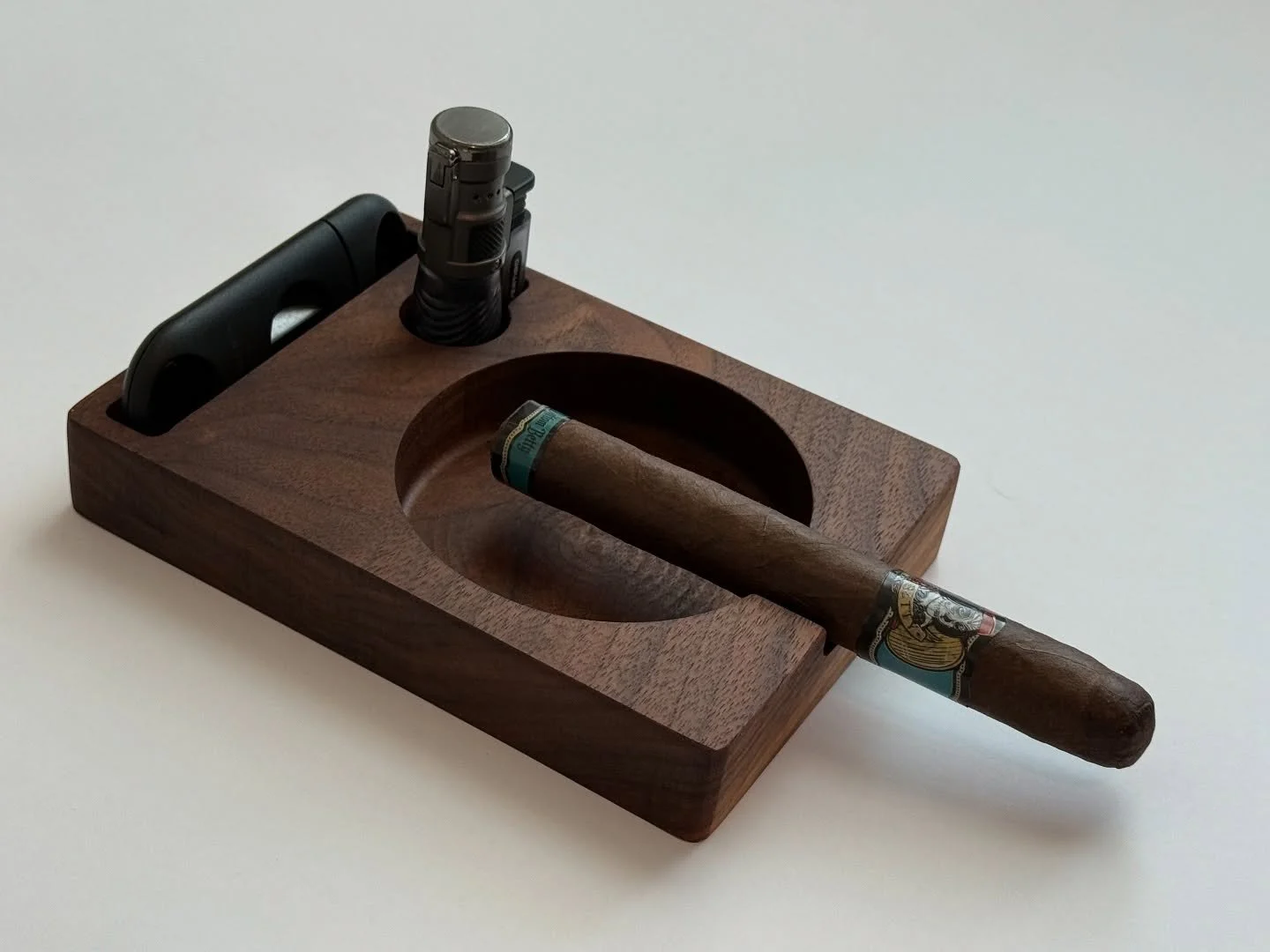 Sleek. Simple. Timeless. π₯
Our handmade round walnut cigar ashtray is more than just an ashtray — it’s a full cigar station. With built-in storage for your lighter and cutter, this piece brings function and style to your smoke sessions.