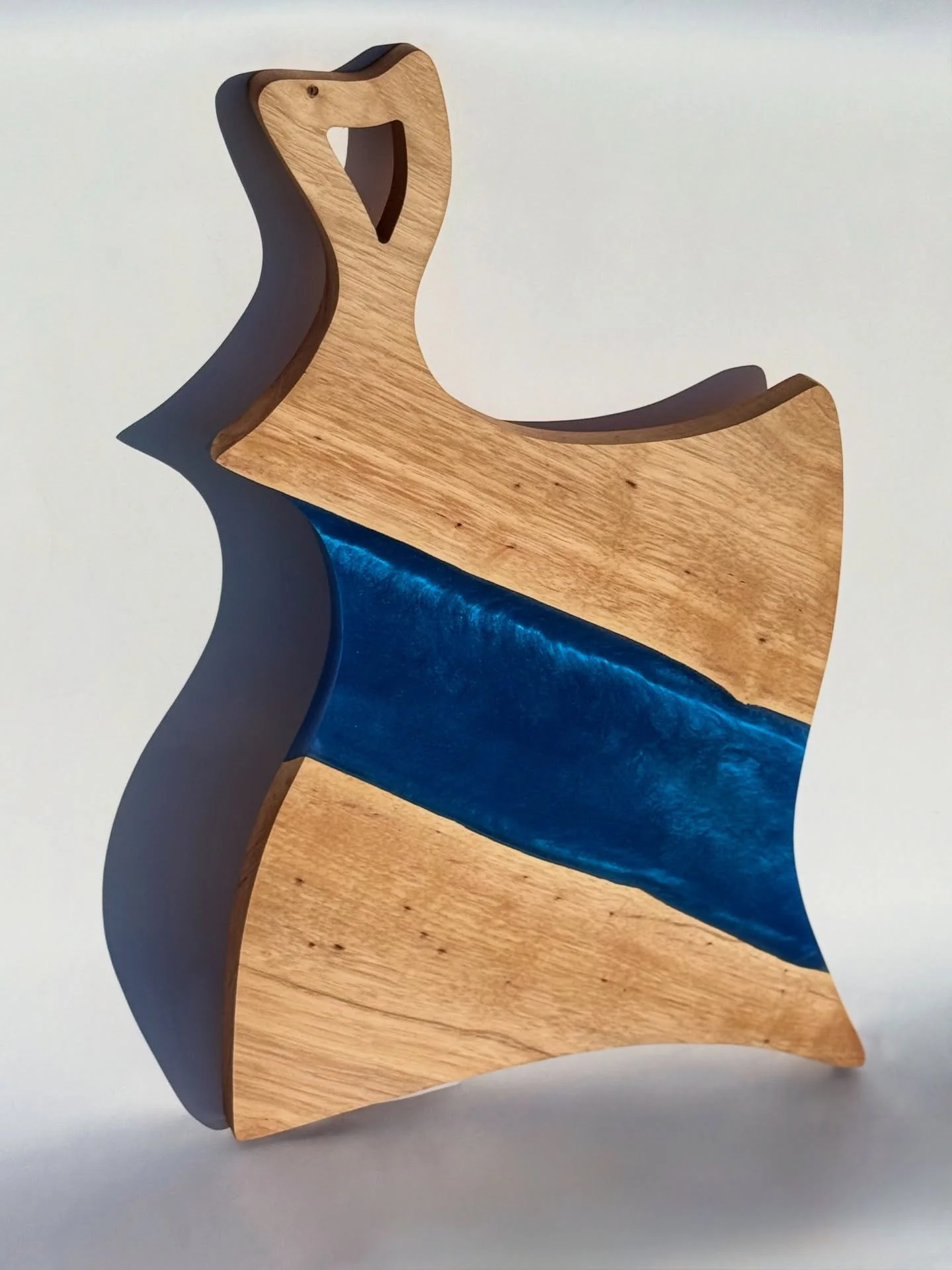 Where craftsmanship meets elegance β¨
This handcrafted pecan serving board with a flowing blue epoxy inlay is designed to elevate every gathering. ππ³
#BoardGoals #CharcuterieVibes #EpoxyArt #Handmade