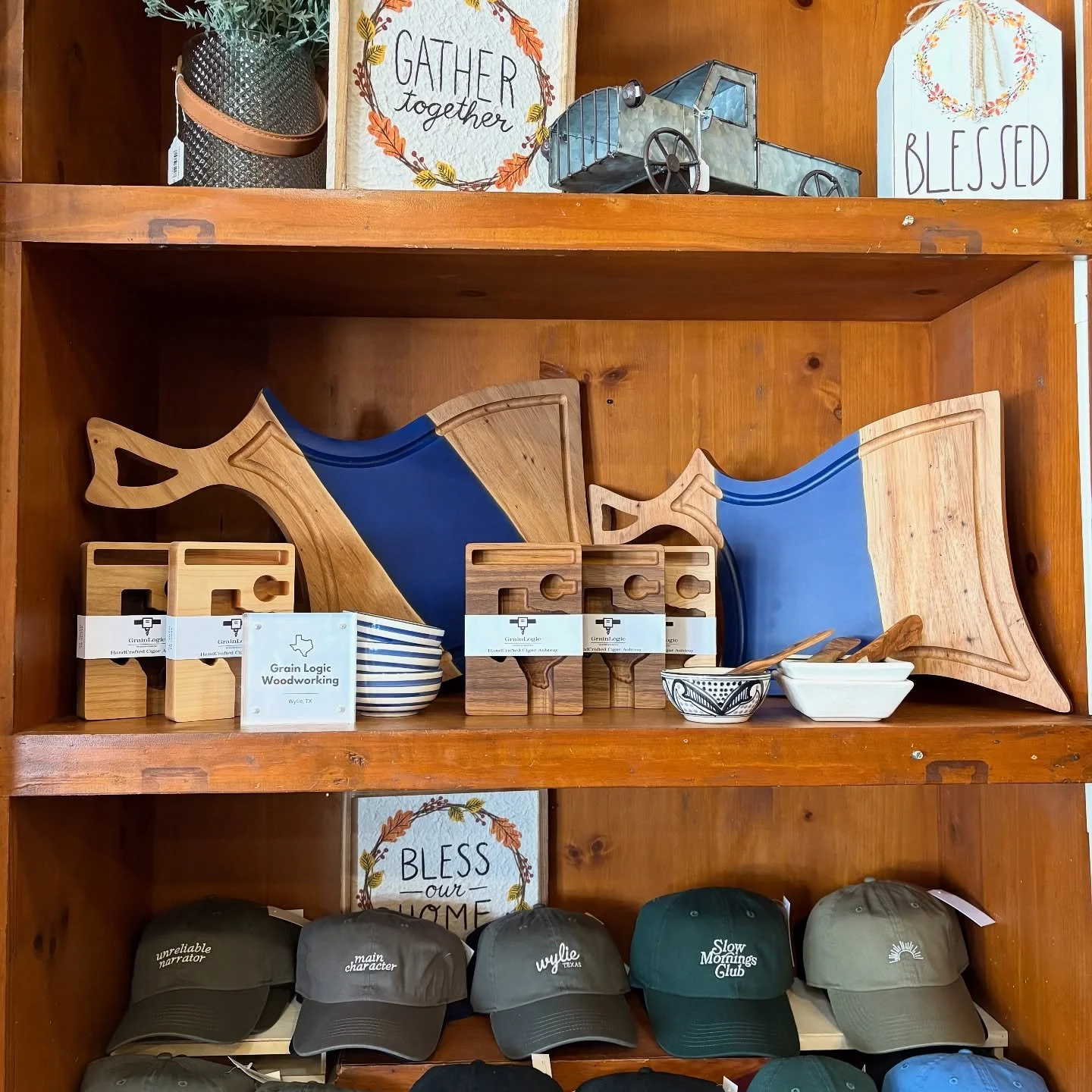 Exciting news! π Our handcrafted woodworking pieces are now on display at Shoemaker & Hardt in downtown Wylie, TX ββ¨ Stop by for a great cup of coffee, enjoy the cozy atmosphere, and check out our work in person.
#WylieTX #HandmadeBoards #Cigar