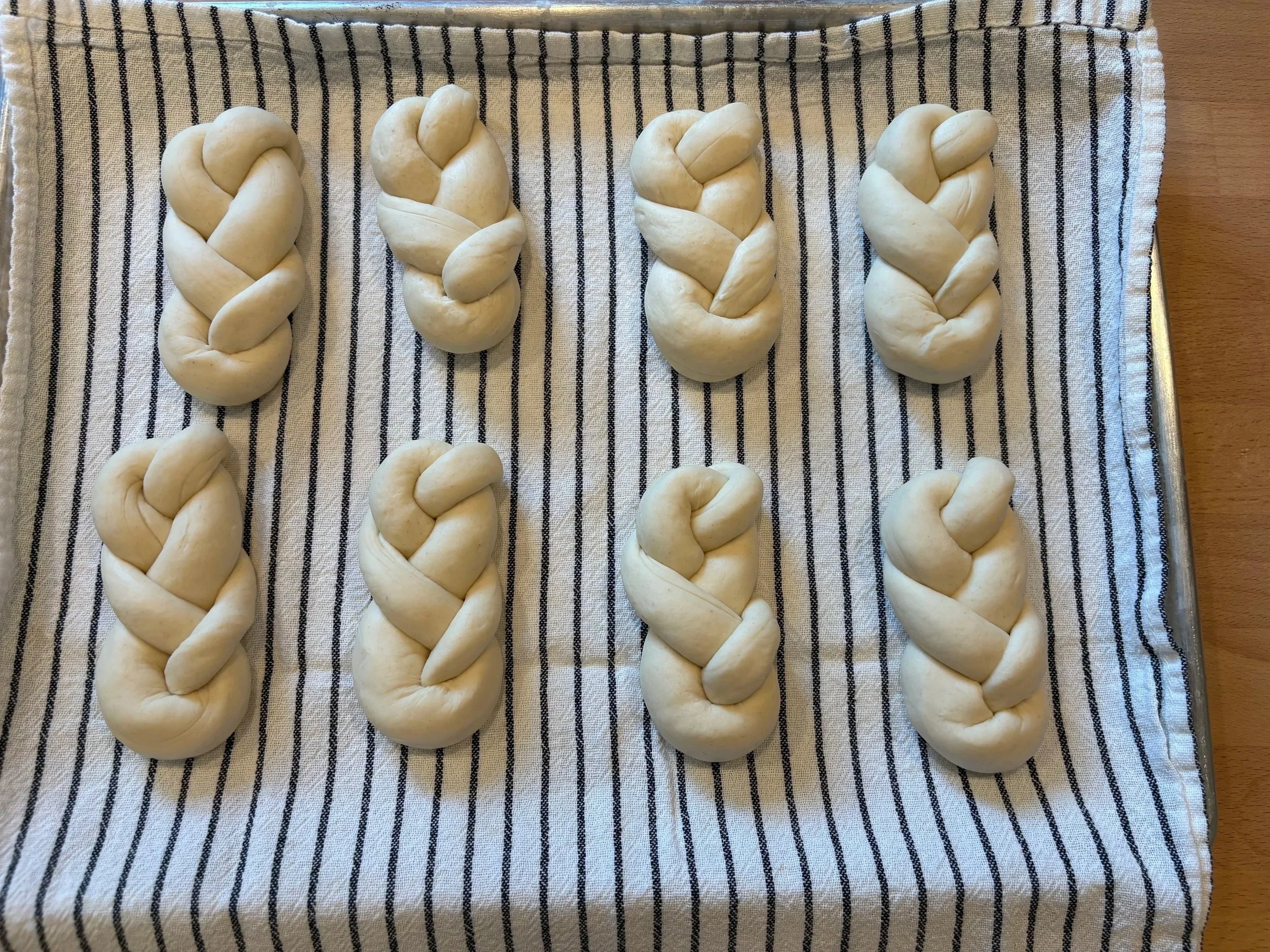 Pretzel Braid: how to make a one strain braid