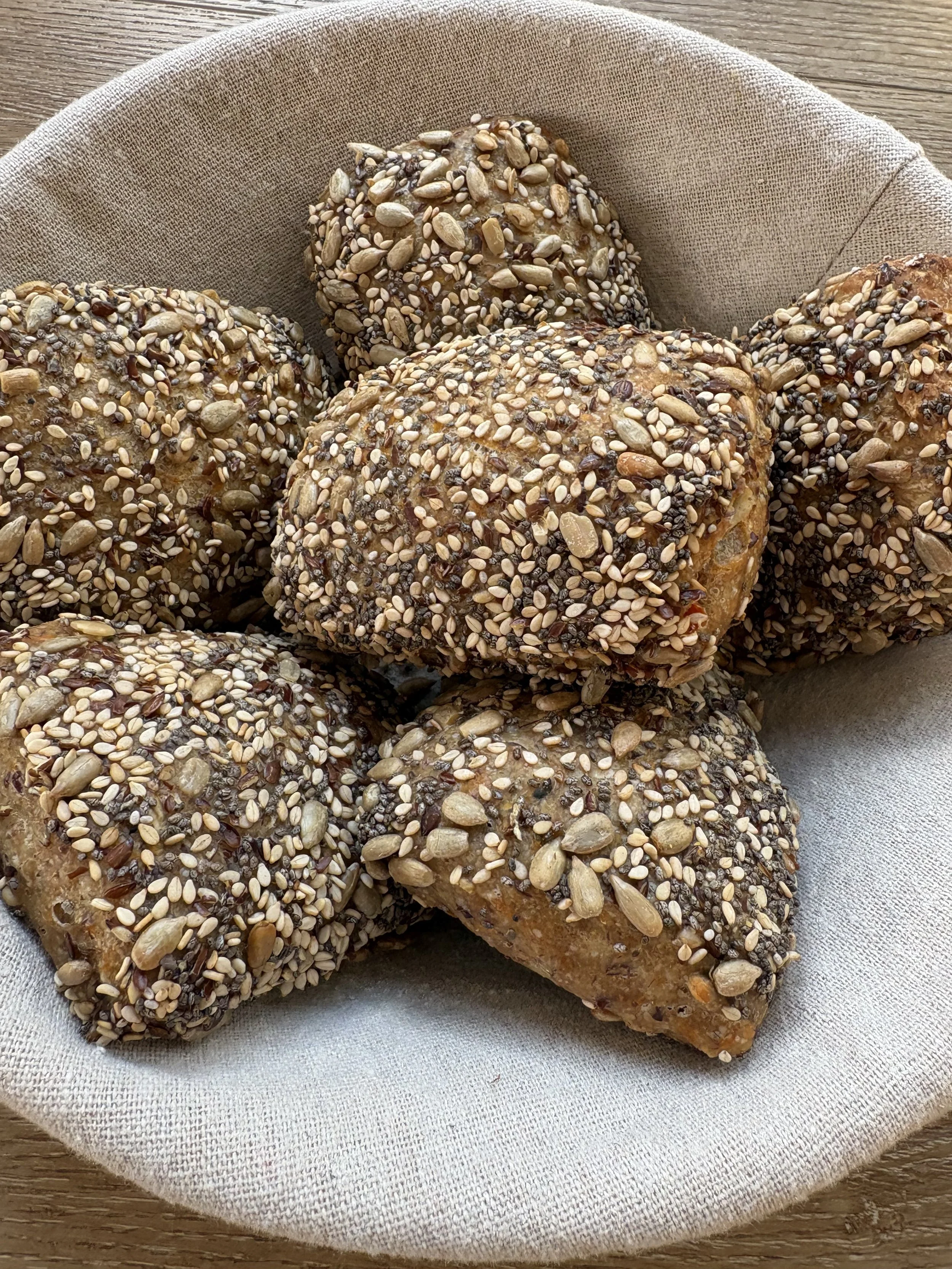 8x Carrot Sourdough Rolls 🥕