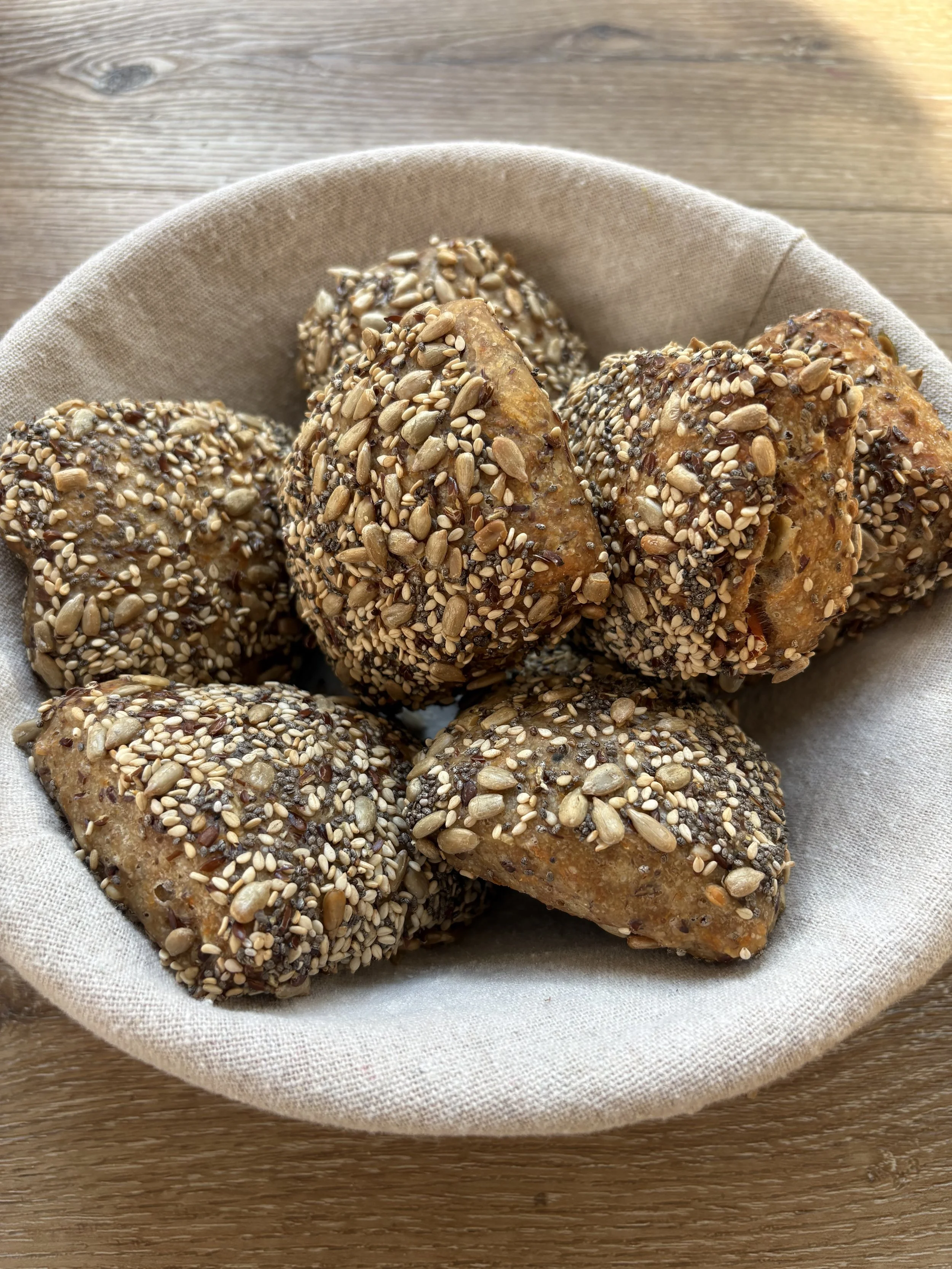 4x Carrot Sourdough Rolls 🥕