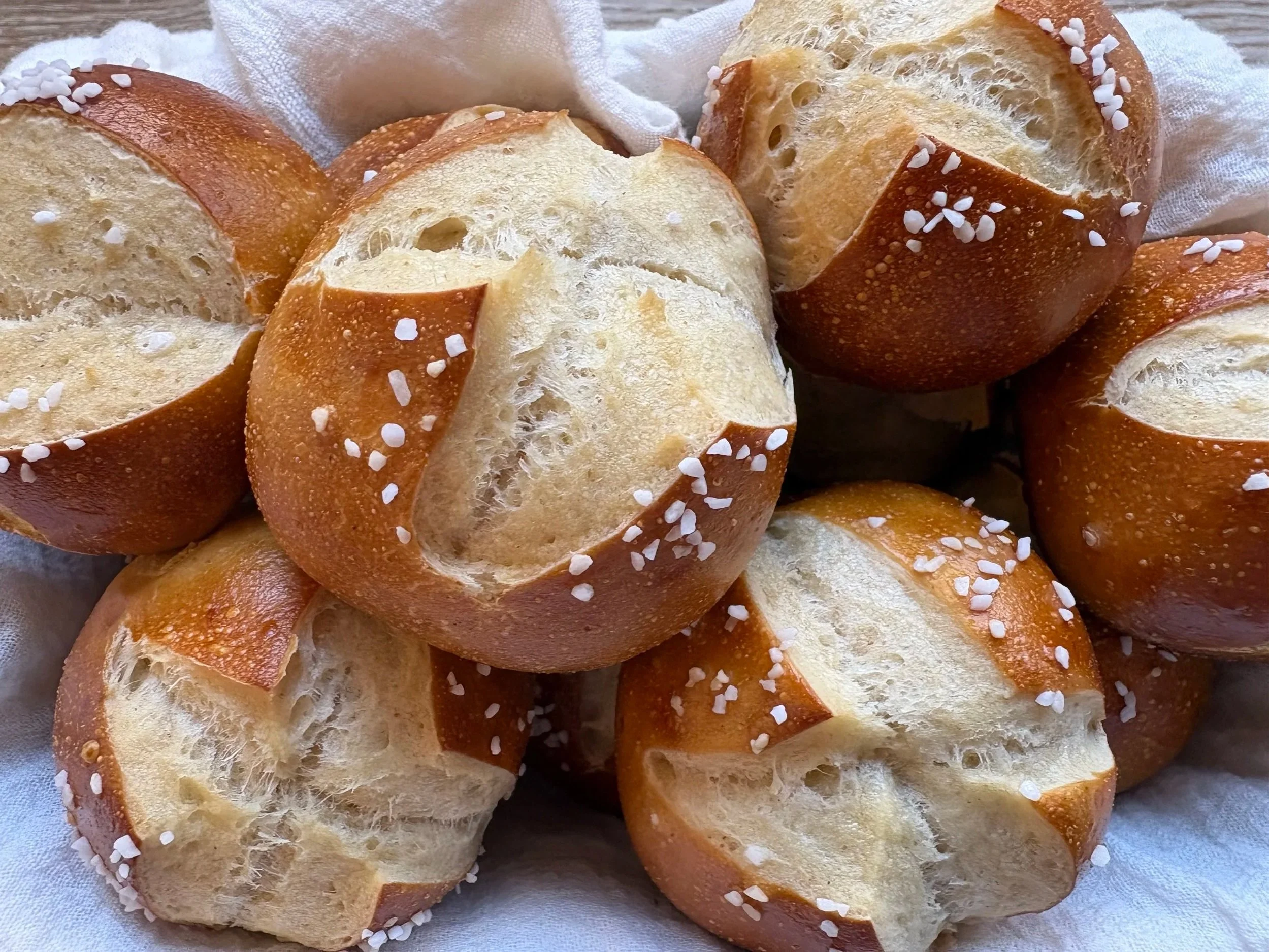 10x Mini Pretzel Rolls